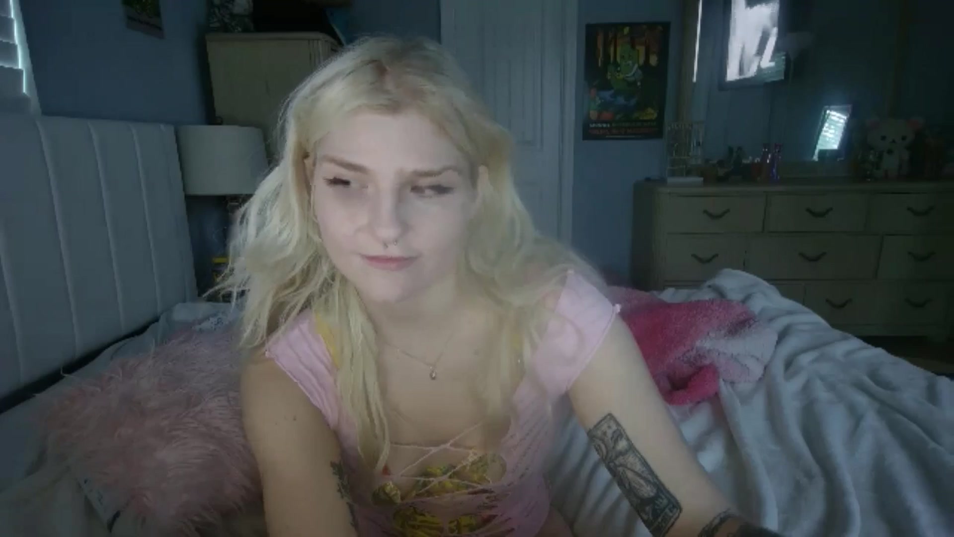 Gallery image thumbnail from DuckChan0's myfreecams stream on, 07/08/2024, 23:07 image 13 of 20