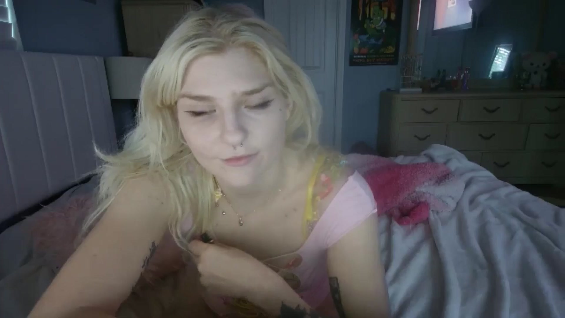 Gallery image thumbnail from DuckChan0's myfreecams stream on, 07/08/2024, 23:07 image 16 of 20