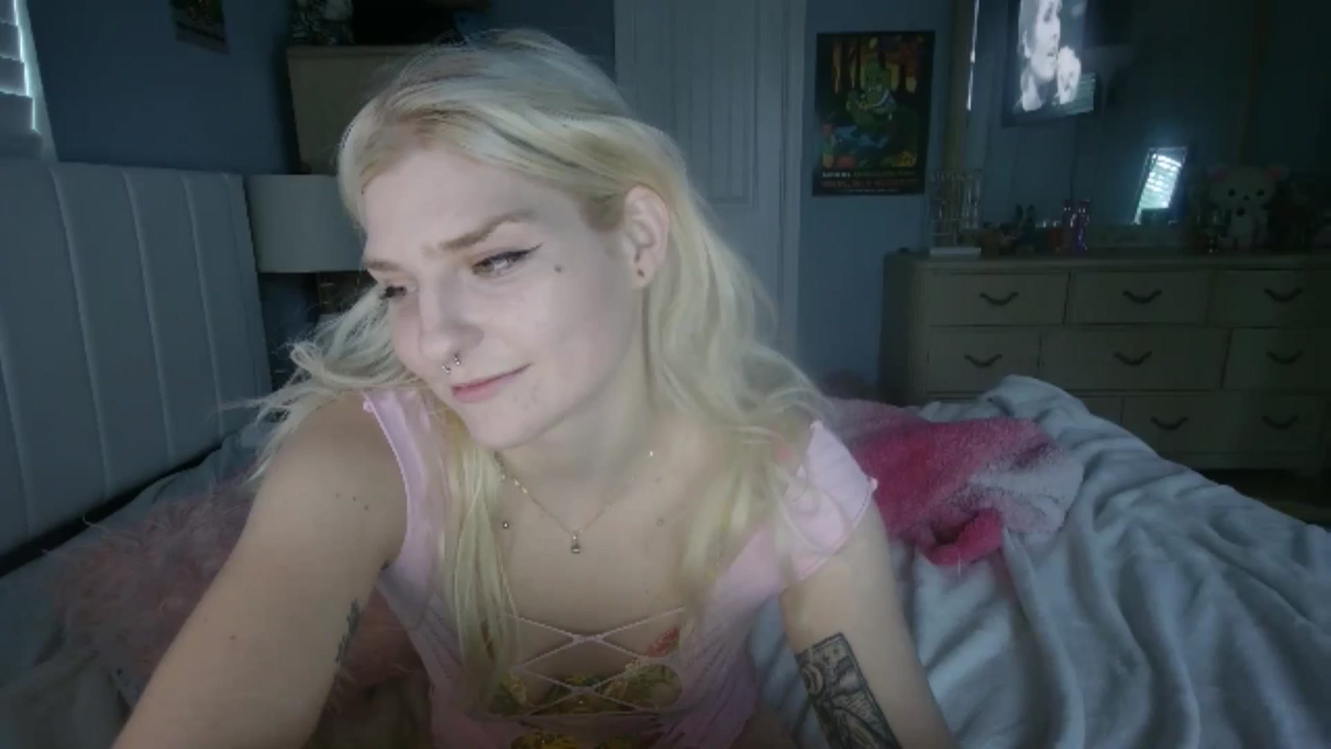 Gallery image thumbnail from DuckChan0's myfreecams stream on, 07/08/2024, 23:07 image 12 of 20