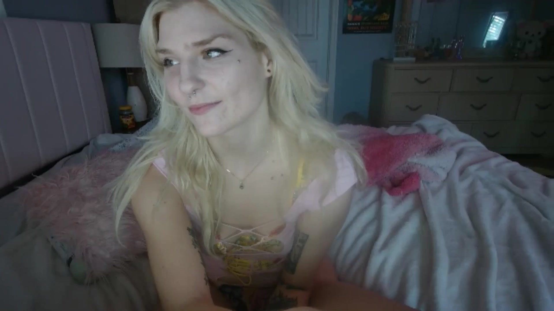 Gallery image thumbnail from DuckChan0's myfreecams stream on, 07/08/2024, 23:07 image 18 of 20