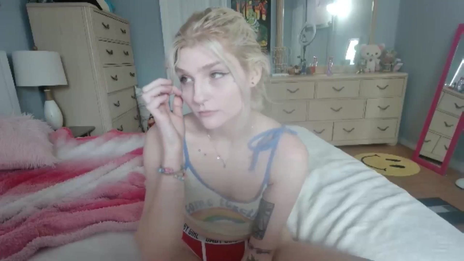 Gallery image thumbnail from DuckChan0's myfreecams stream on, 07/09/2024, 16:58 image 6 of 20