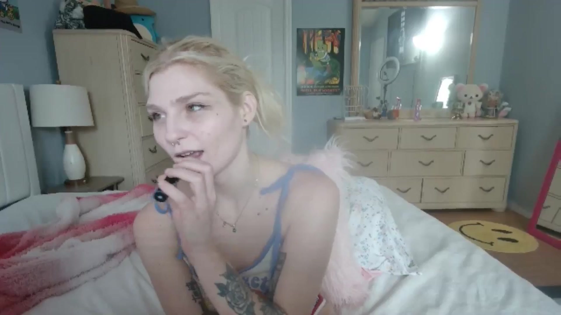 Gallery image thumbnail from DuckChan0's myfreecams stream on, 07/09/2024, 17:20 image 17 of 20
