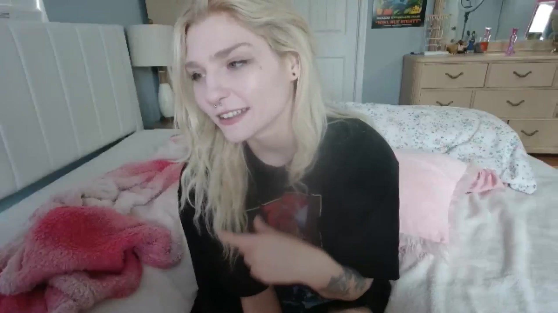 Gallery image thumbnail from DuckChan0's myfreecams stream on, 07/09/2024, 18:13 image 4 of 20