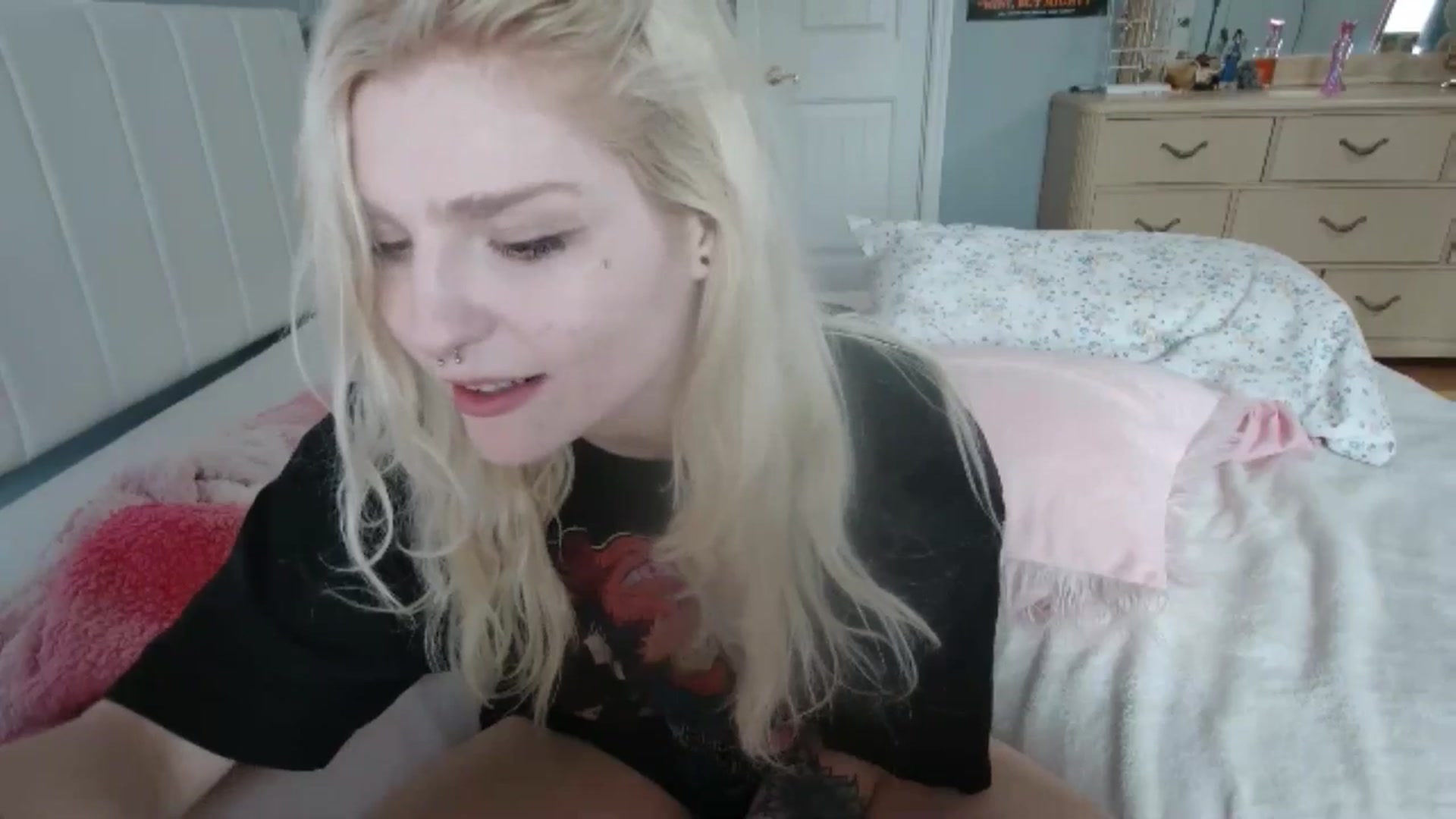 Gallery image thumbnail from DuckChan0's myfreecams stream on, 07/09/2024, 18:13 image 6 of 20