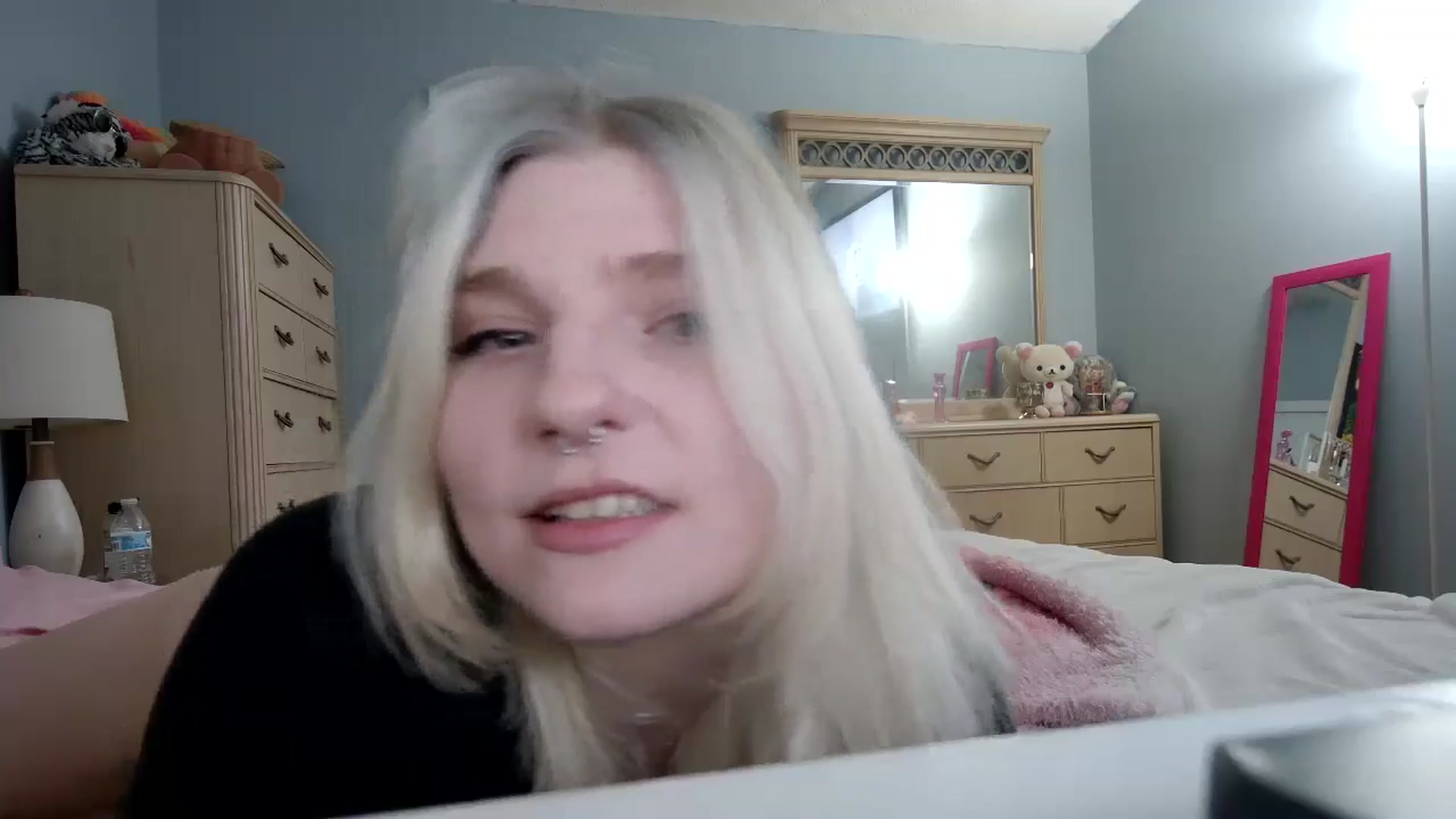 Gallery image thumbnail from DuckChan0's myfreecams stream on, 07/13/2024, 24:37 image 18 of 20