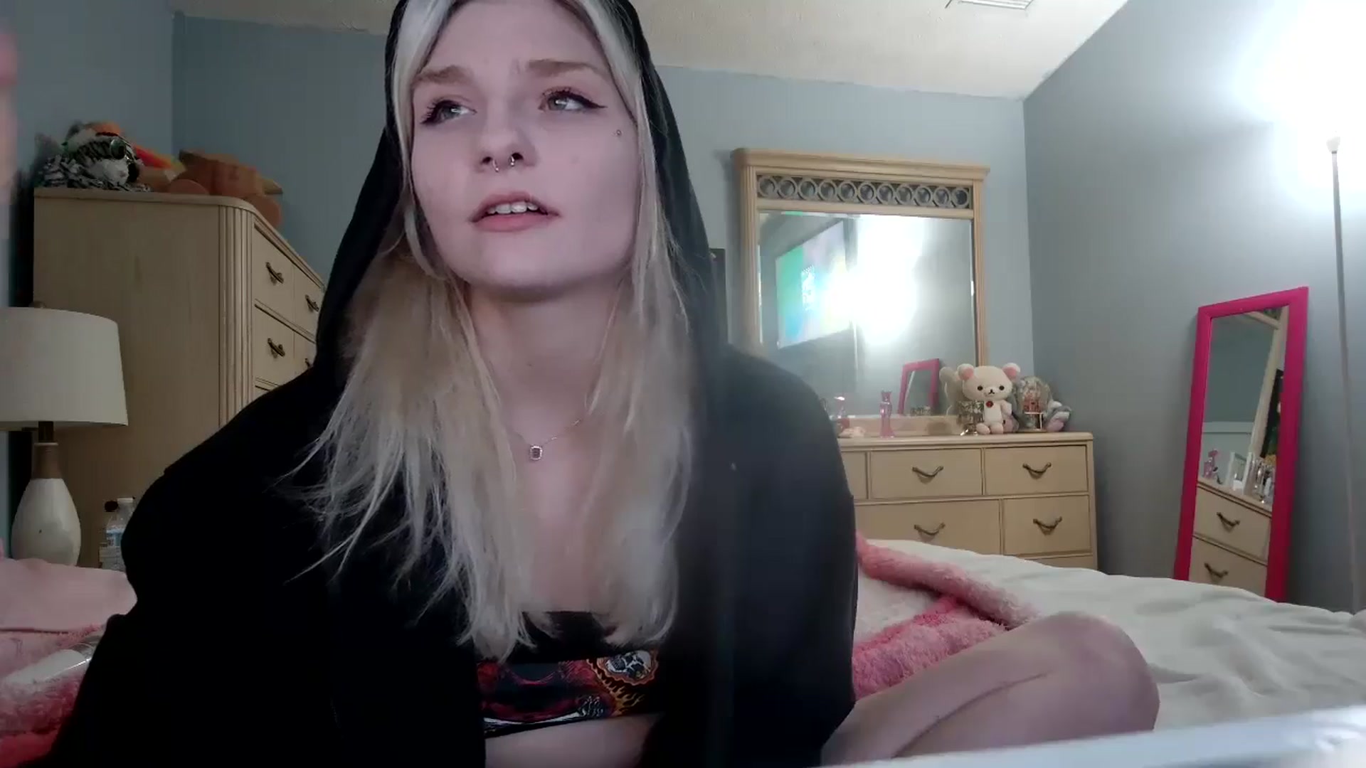 Gallery image thumbnail from DuckChan0's myfreecams stream on, 07/13/2024, 24:37 image 14 of 20