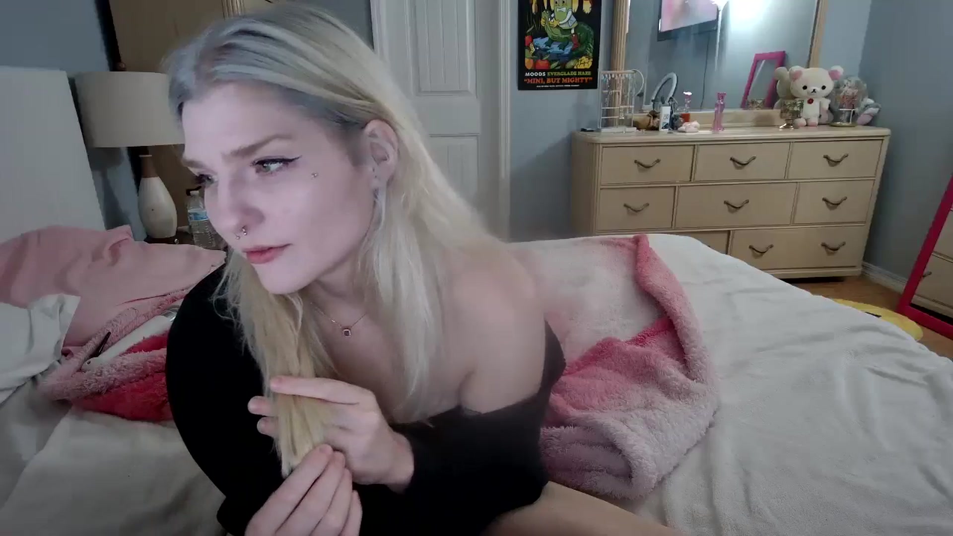 Gallery image thumbnail from DuckChan0's myfreecams stream on, 07/13/2024, 24:37 image 3 of 20
