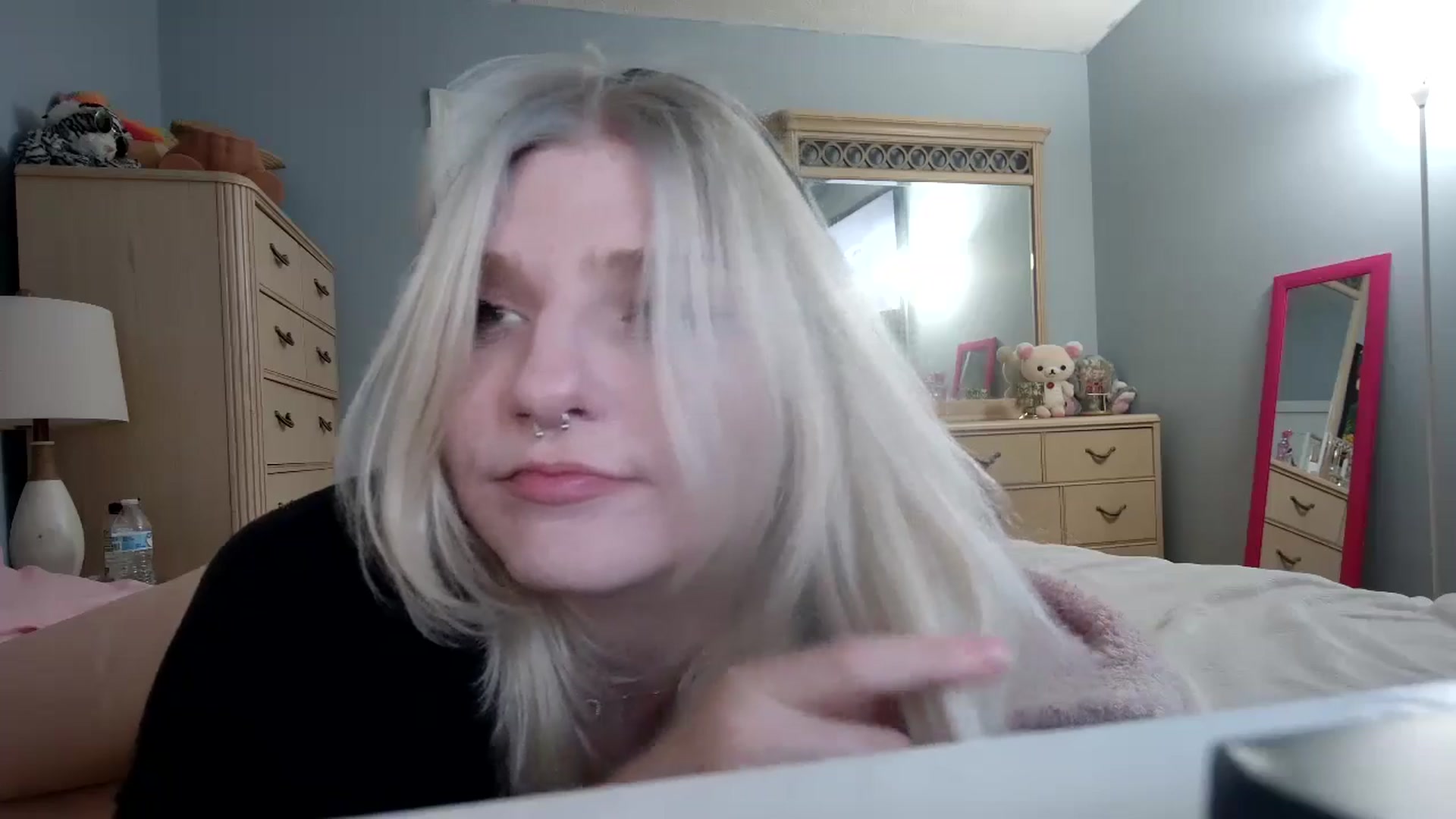 Gallery image thumbnail from DuckChan0's myfreecams stream on, 07/13/2024, 24:37 image 17 of 20