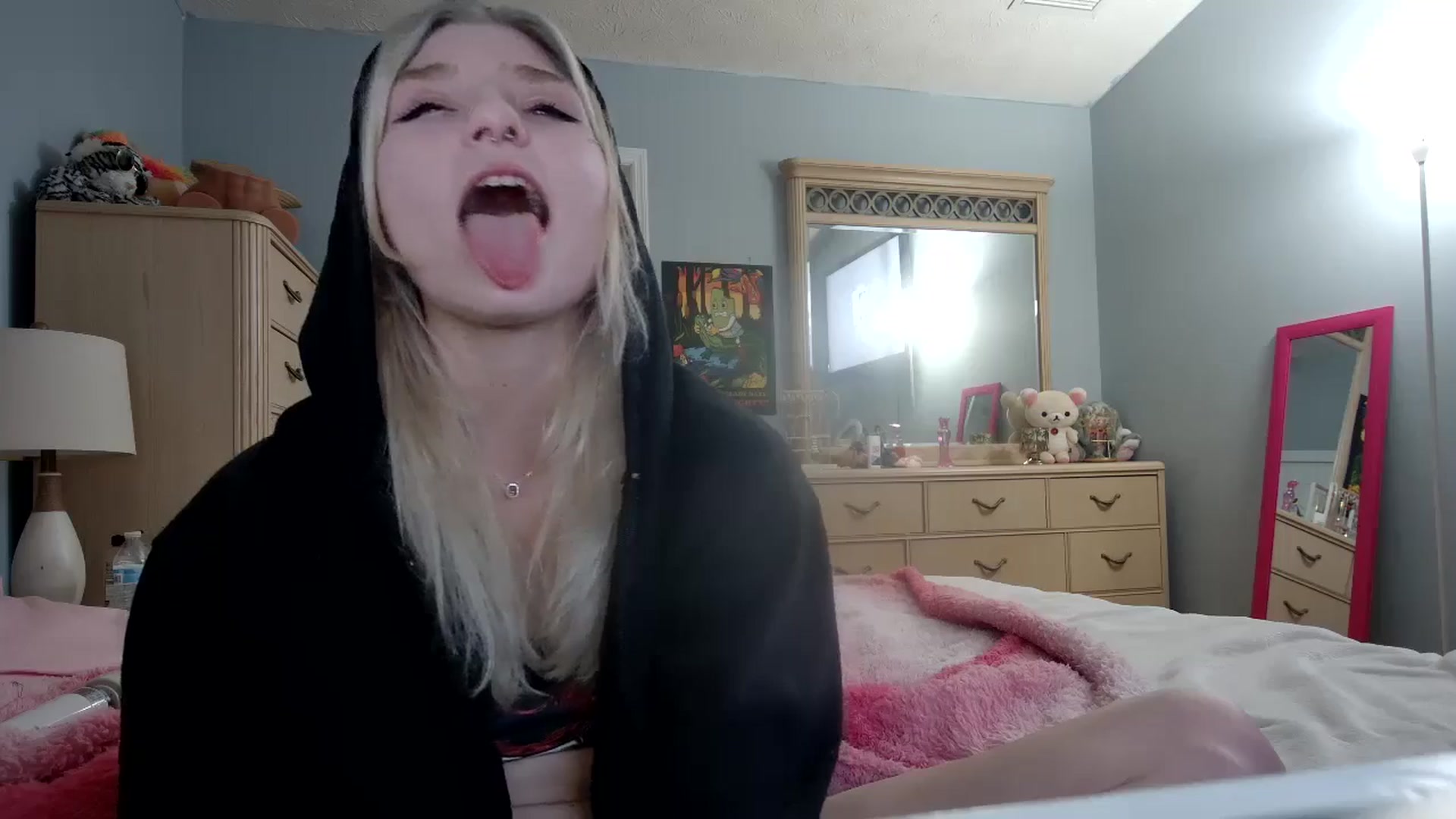 Gallery image thumbnail from DuckChan0's myfreecams stream on, 07/13/2024, 24:37 image 16 of 20