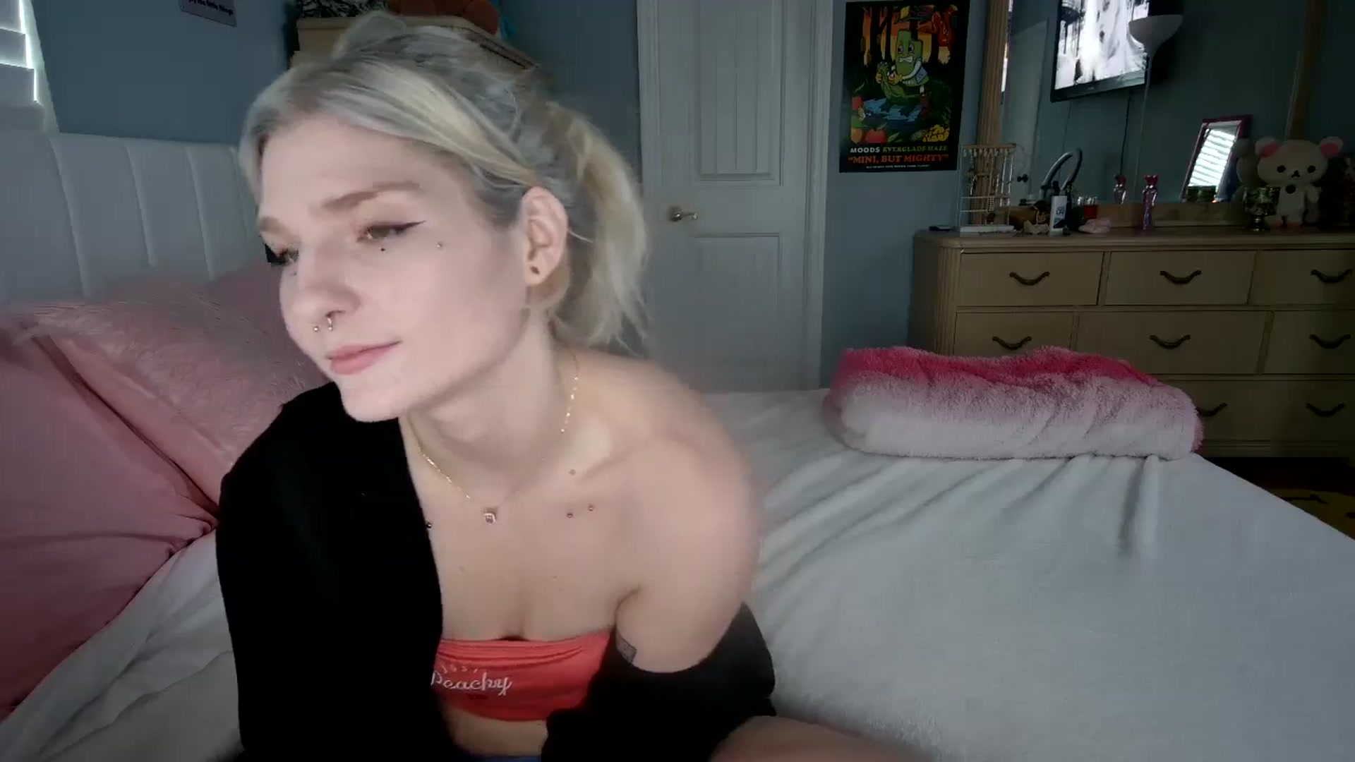 Gallery image thumbnail from DuckChan0's myfreecams stream on, 07/13/2024, 23:05 image 6 of 20