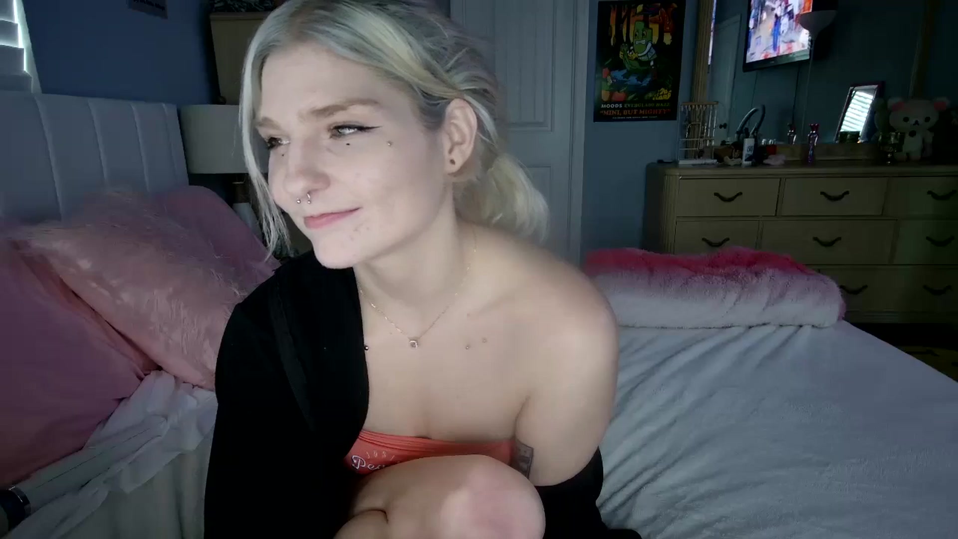 Gallery image thumbnail from DuckChan0's myfreecams stream on, 07/13/2024, 23:05 image 7 of 20