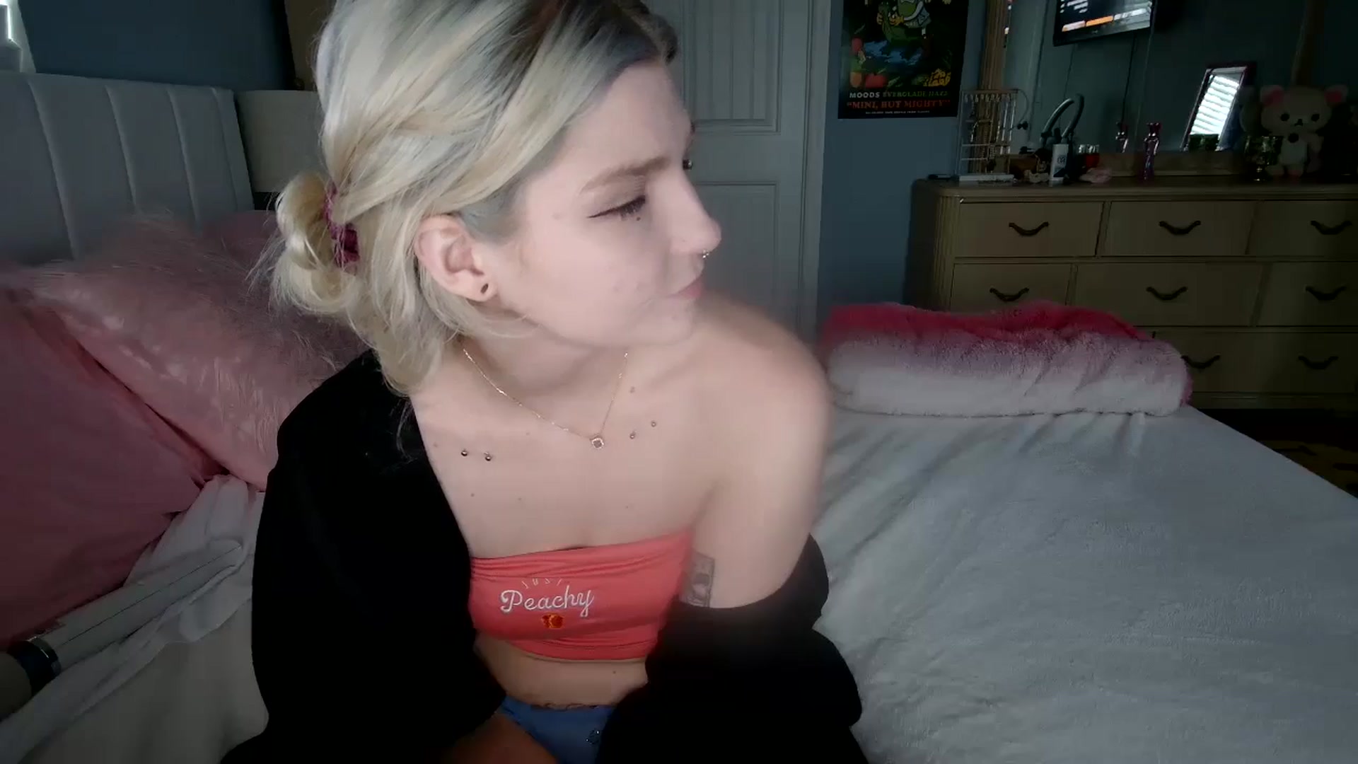 Gallery image thumbnail from DuckChan0's myfreecams stream on, 07/13/2024, 23:05 image 8 of 20