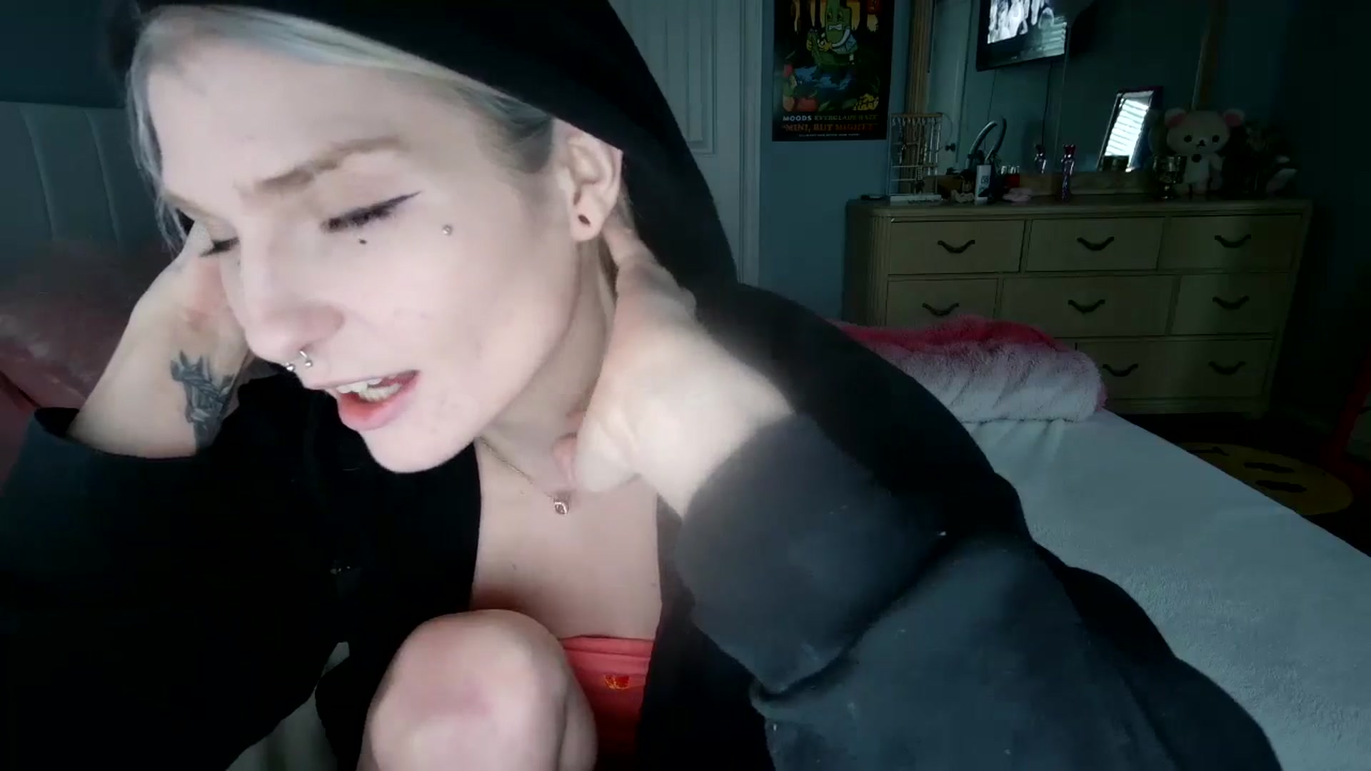 Gallery image thumbnail from DuckChan0's myfreecams stream on, 07/13/2024, 23:05 image 18 of 20