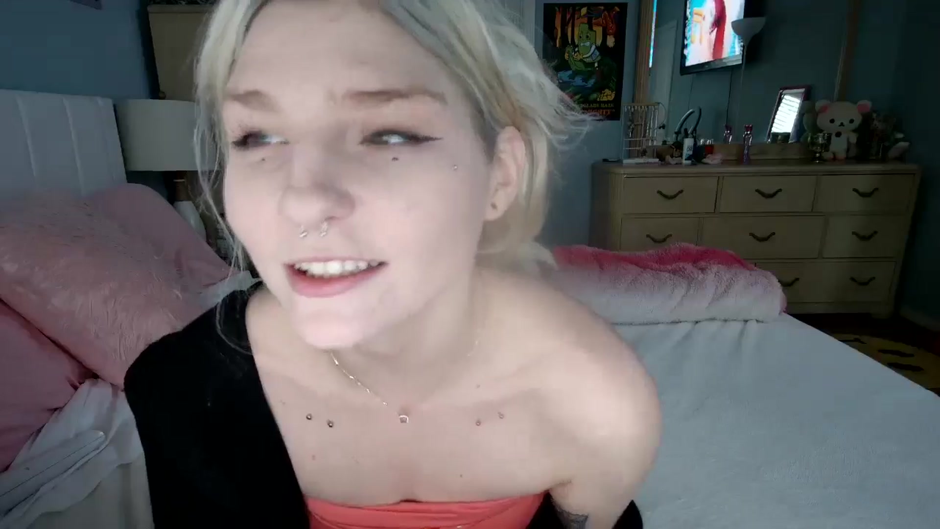 Gallery image thumbnail from DuckChan0's myfreecams stream on, 07/13/2024, 23:05 image 12 of 20
