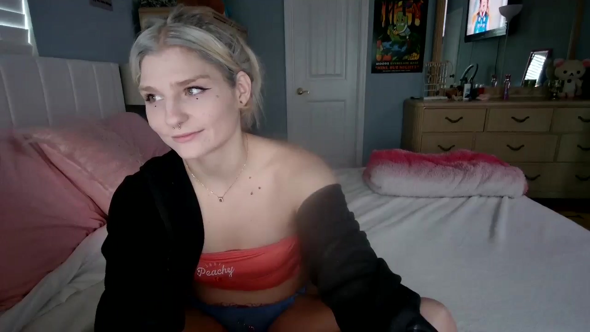 Gallery image thumbnail from DuckChan0's myfreecams stream on, 07/13/2024, 23:05 image 3 of 20