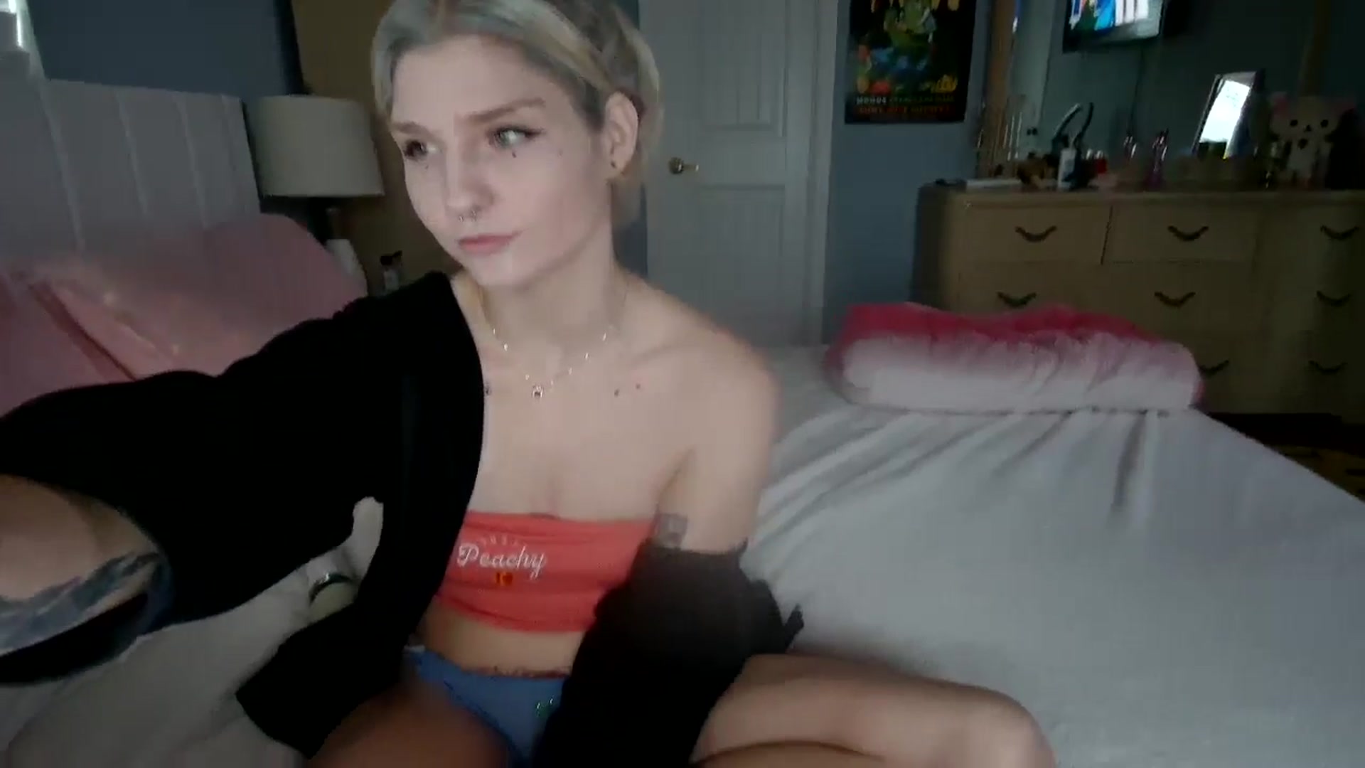 Gallery image thumbnail from DuckChan0's myfreecams stream on, 07/13/2024, 23:05 image 2 of 20
