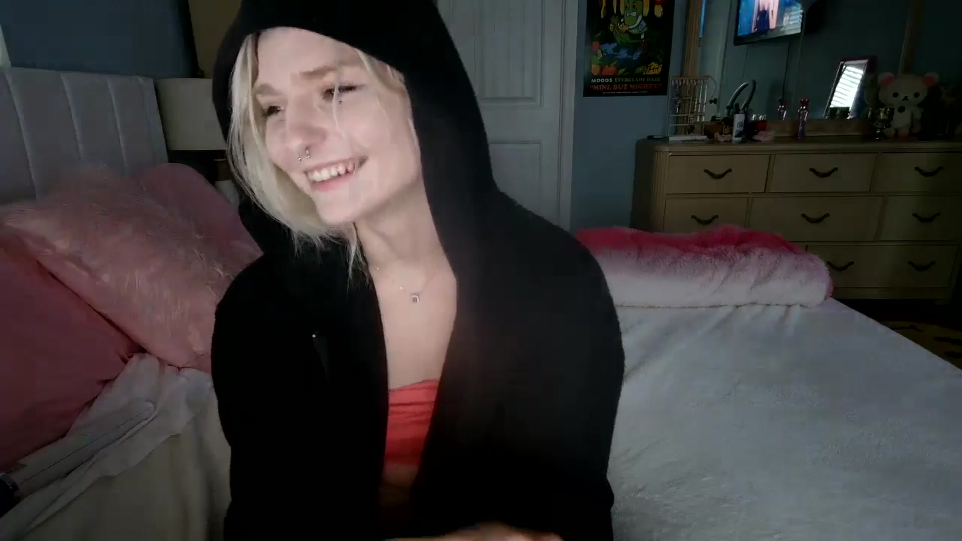 Gallery image thumbnail from DuckChan0's myfreecams stream on, 07/13/2024, 23:05 image 15 of 20