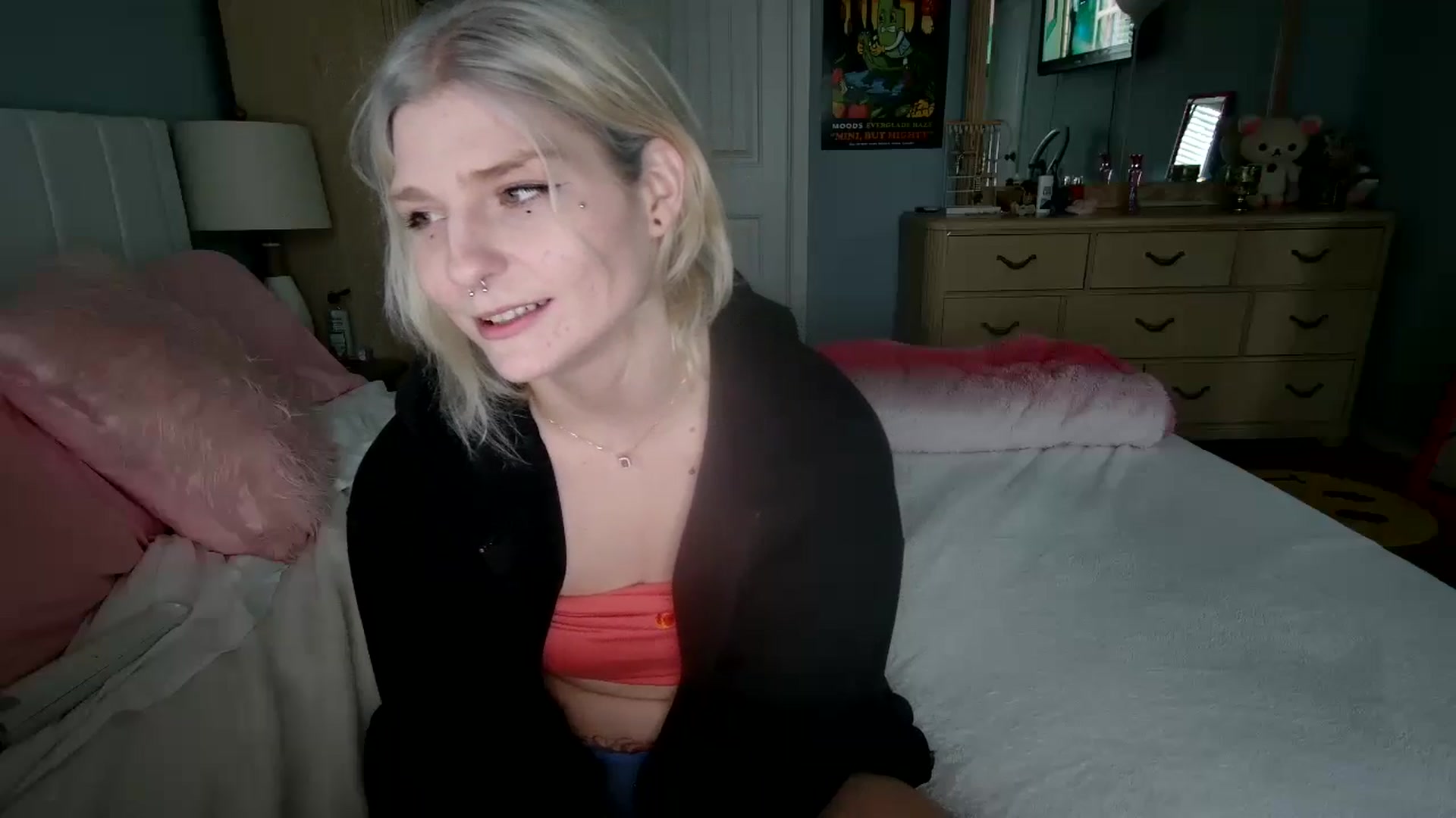Gallery image thumbnail from DuckChan0's myfreecams stream on, 07/13/2024, 23:05 image 19 of 20