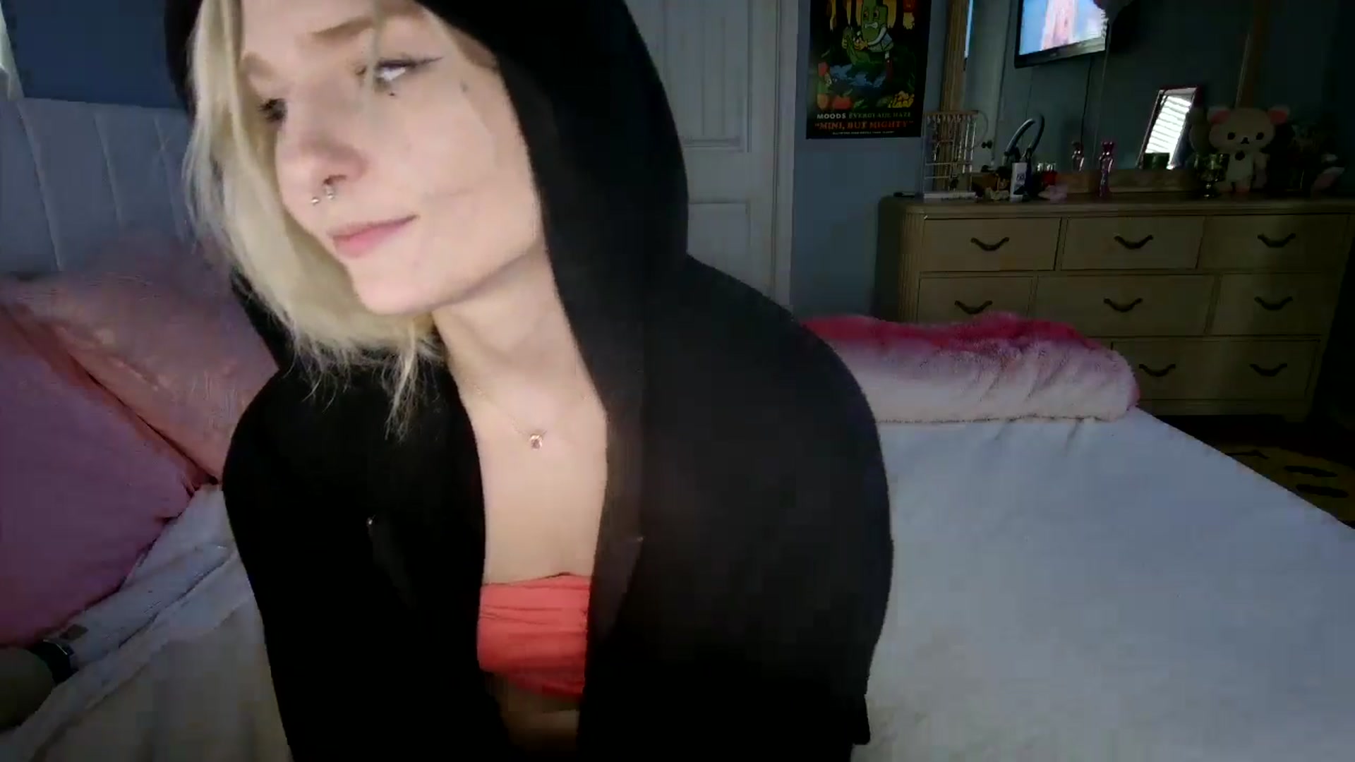 Gallery image thumbnail from DuckChan0's myfreecams stream on, 07/13/2024, 23:05 image 16 of 20