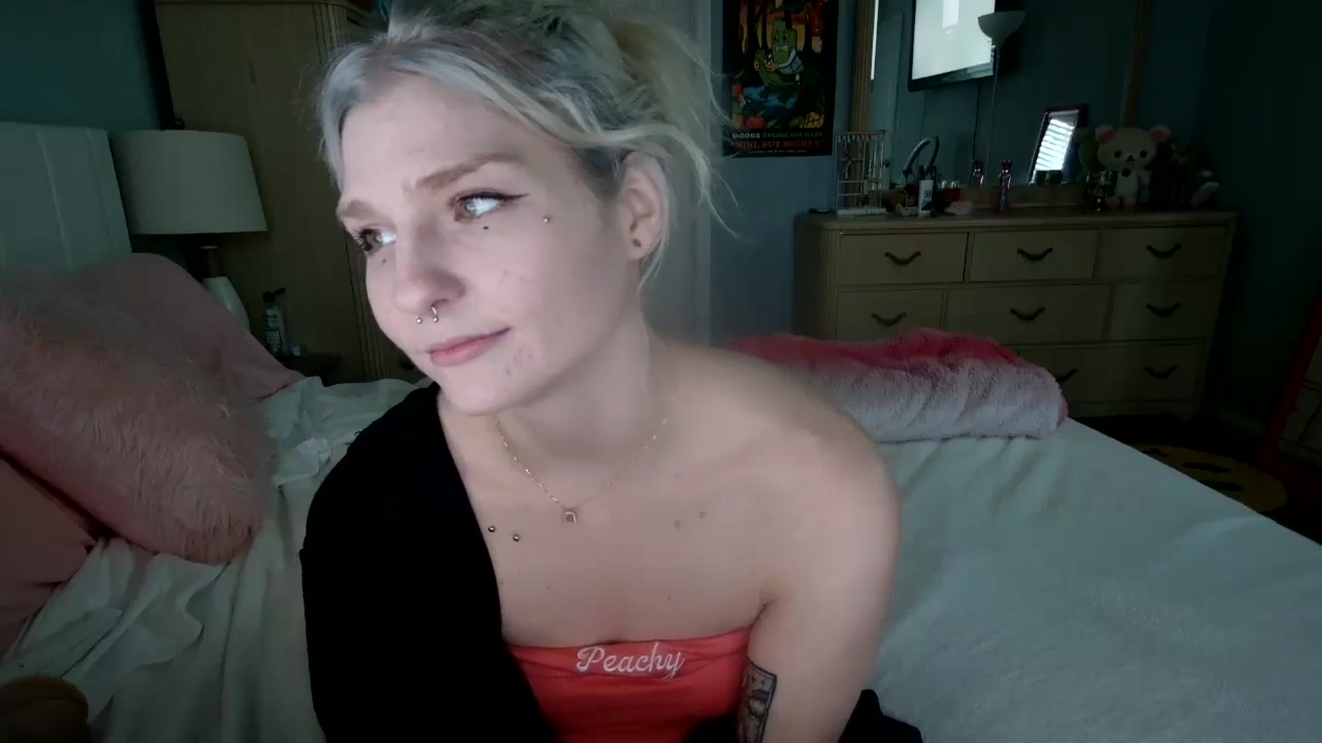 Gallery image thumbnail from DuckChan0's myfreecams stream on, 07/13/2024, 23:40 image 13 of 20