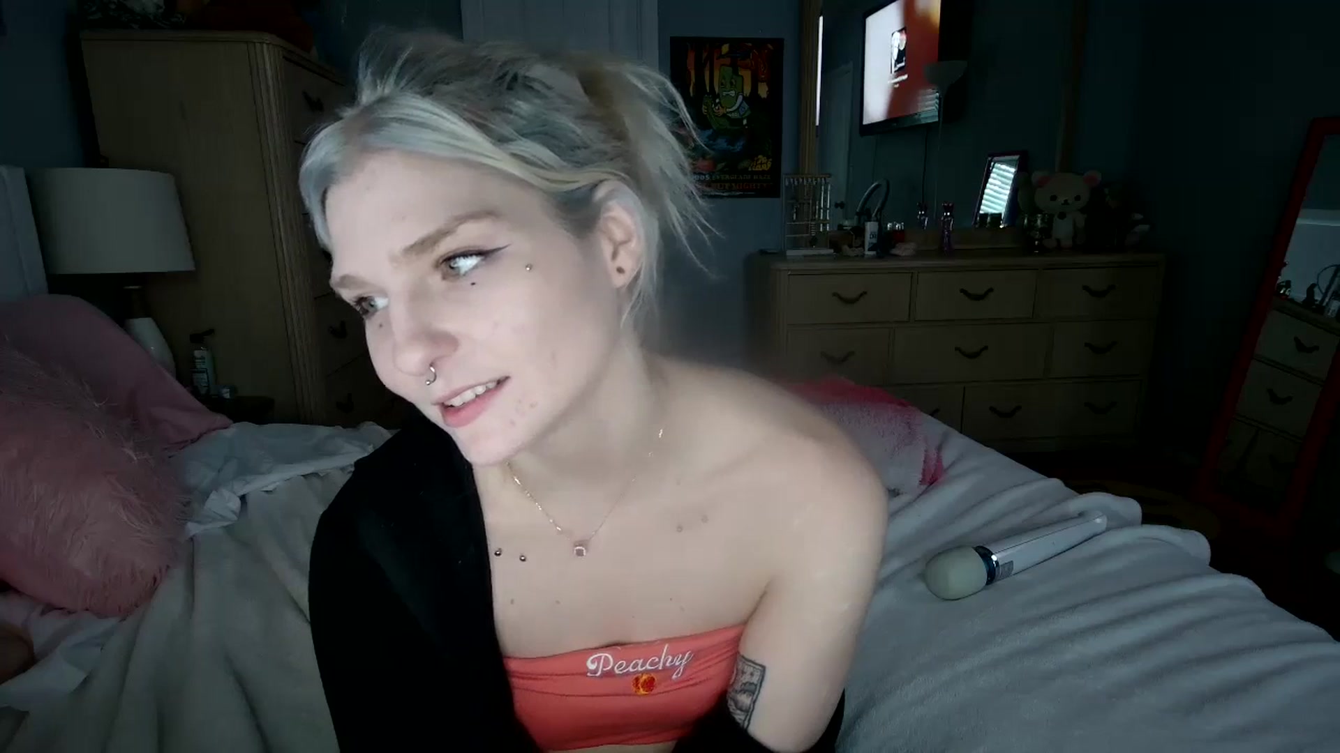 Gallery image thumbnail from DuckChan0's myfreecams stream on, 07/13/2024, 23:53 image 9 of 20