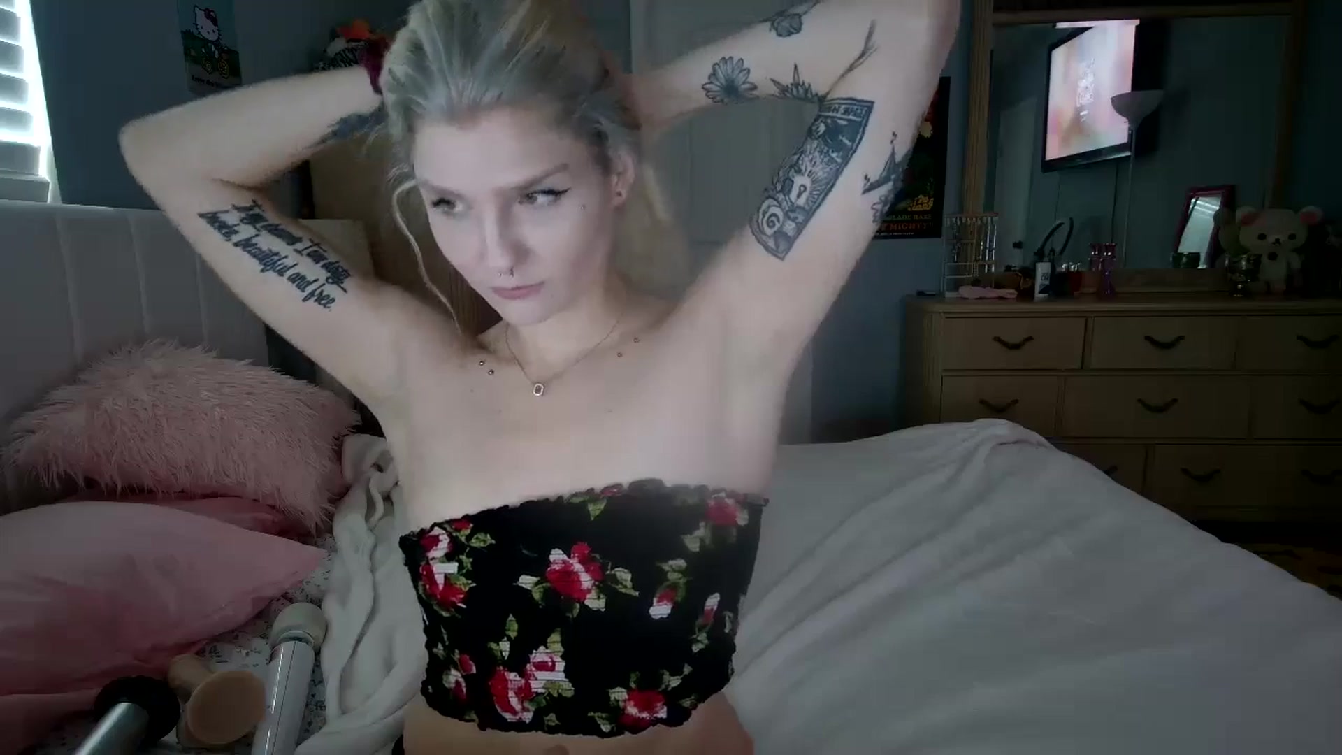 Gallery image thumbnail from DuckChan0's myfreecams stream on, 07/15/2024, 14:16 image 5 of 20