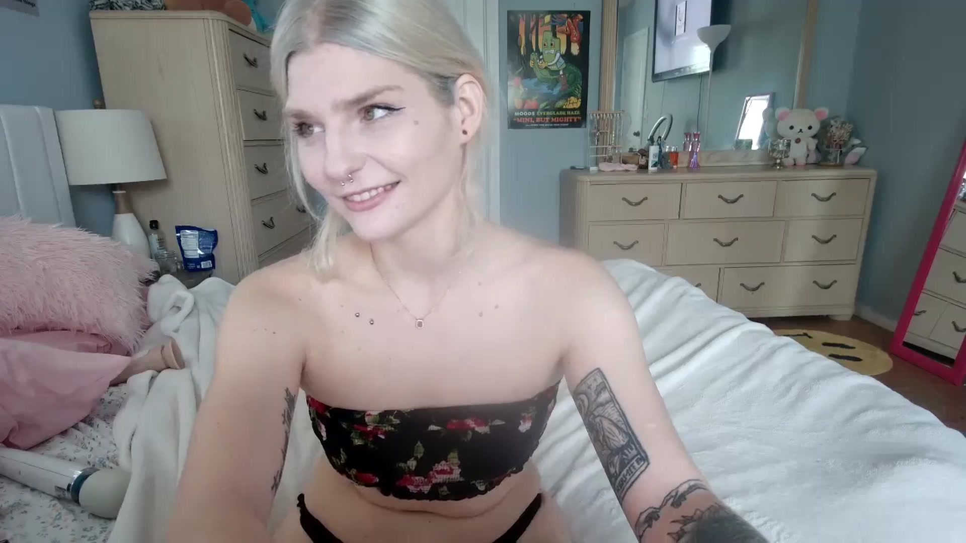 Gallery image thumbnail from DuckChan0's myfreecams stream on, 07/15/2024, 14:40 image 14 of 20