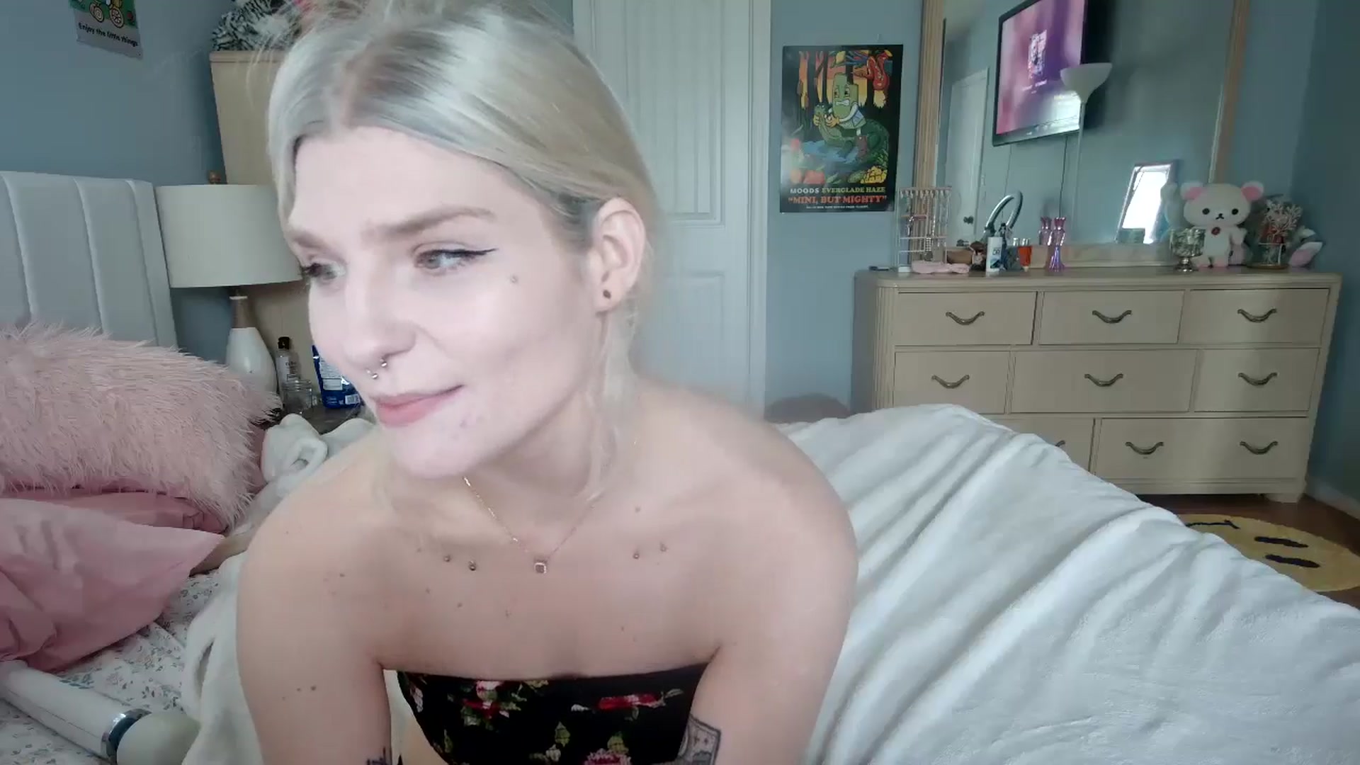 Gallery image thumbnail from DuckChan0's myfreecams stream on, 07/15/2024, 14:40 image 4 of 20