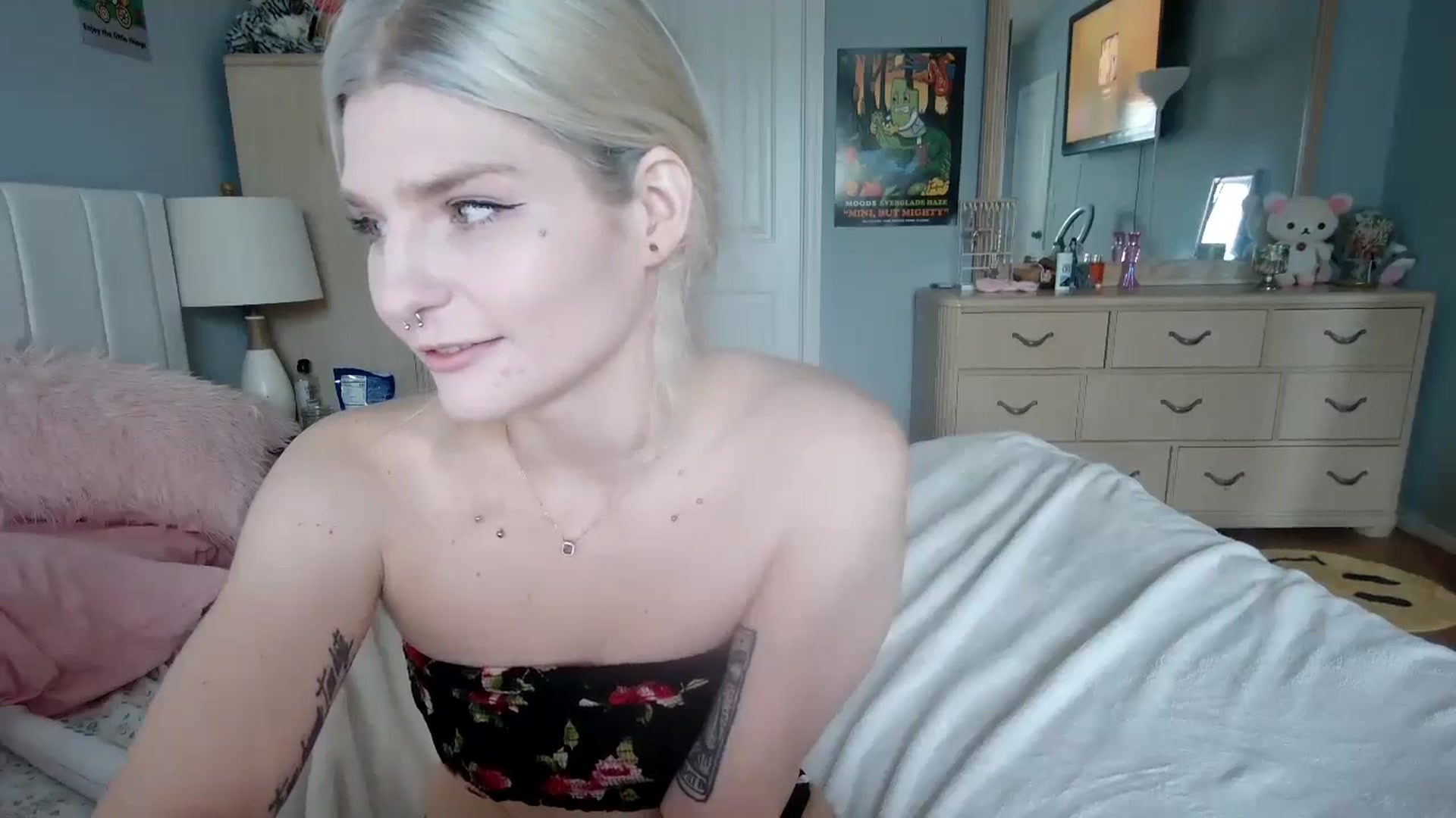 Gallery image thumbnail from DuckChan0's myfreecams stream on, 07/15/2024, 14:40 image 6 of 20