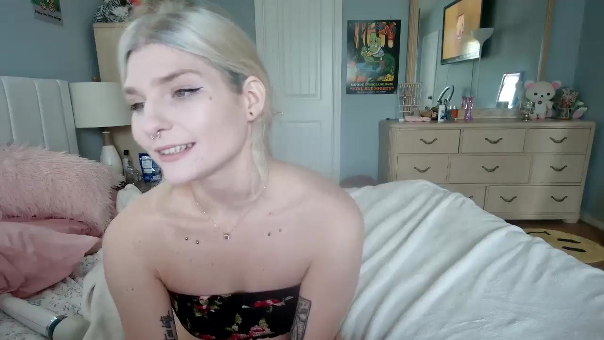 Gallery image thumbnail from DuckChan0's myfreecams stream on, 07/15/2024, 14:40 image 5 of 20