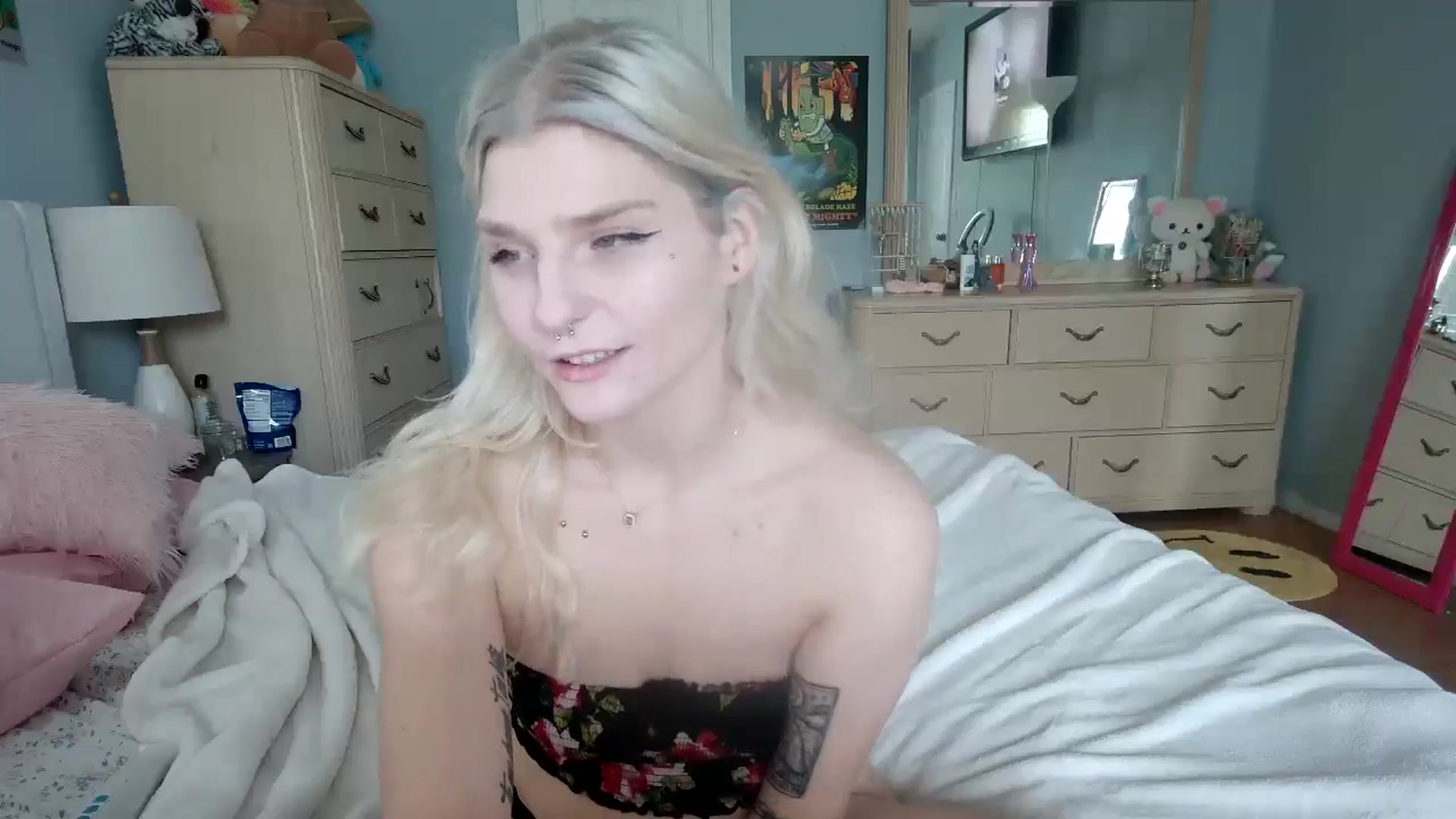 Gallery image thumbnail from DuckChan0's myfreecams stream on, 07/15/2024, 15:57 image 15 of 20