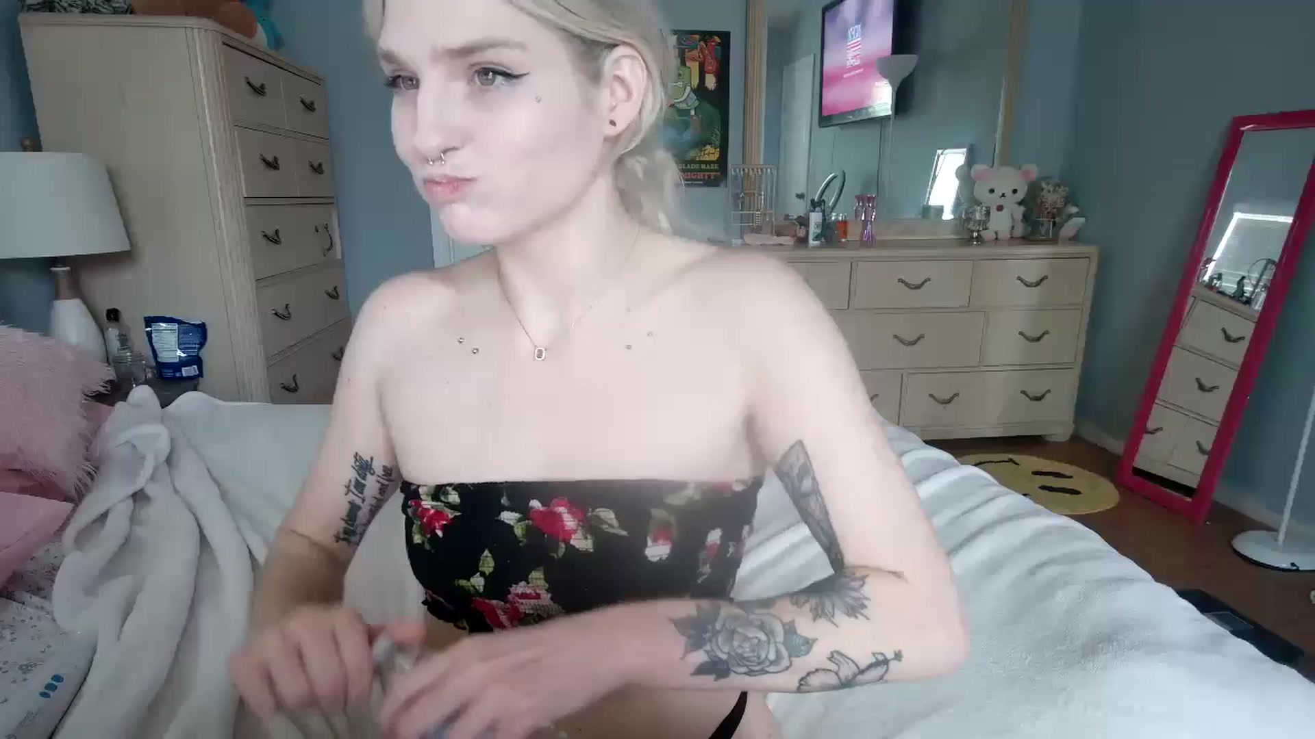 Gallery image thumbnail from DuckChan0's myfreecams stream on, 07/15/2024, 16:17 image 1 of 20