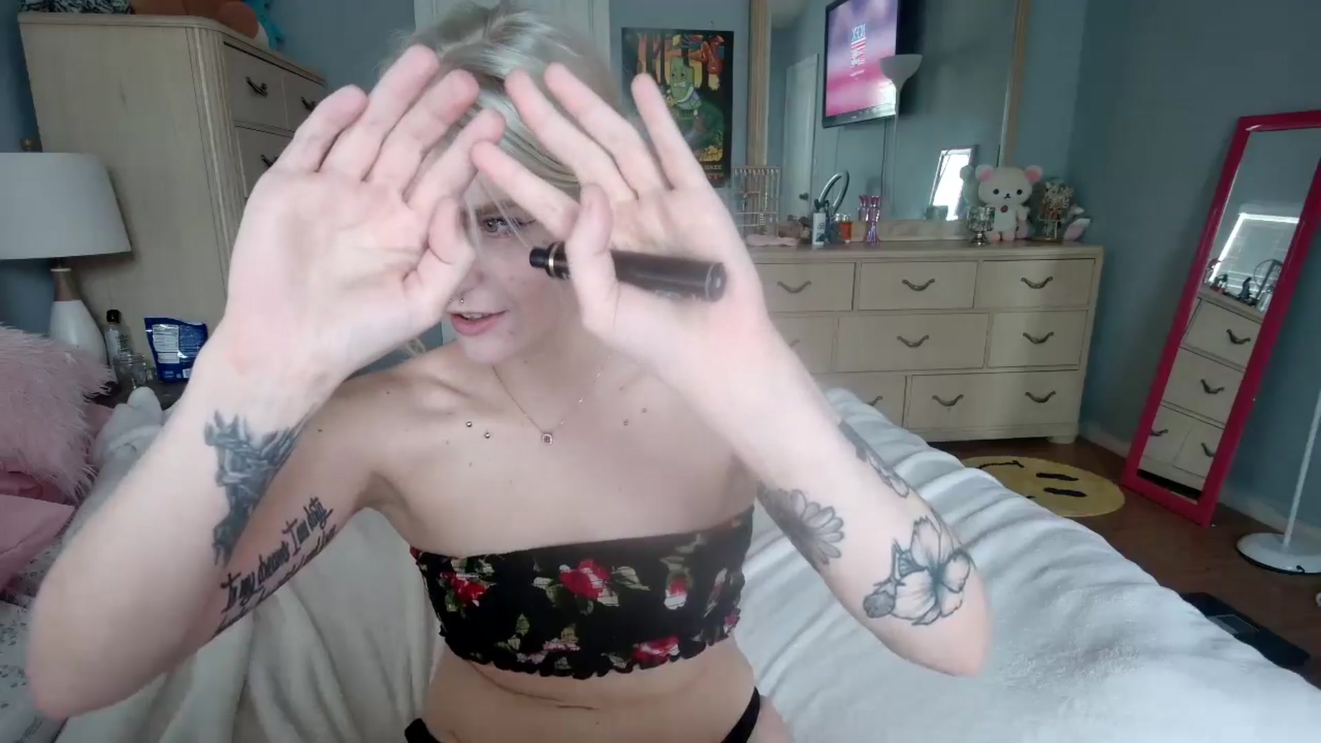 Gallery image thumbnail from DuckChan0's myfreecams stream on, 07/15/2024, 16:17 image 3 of 20