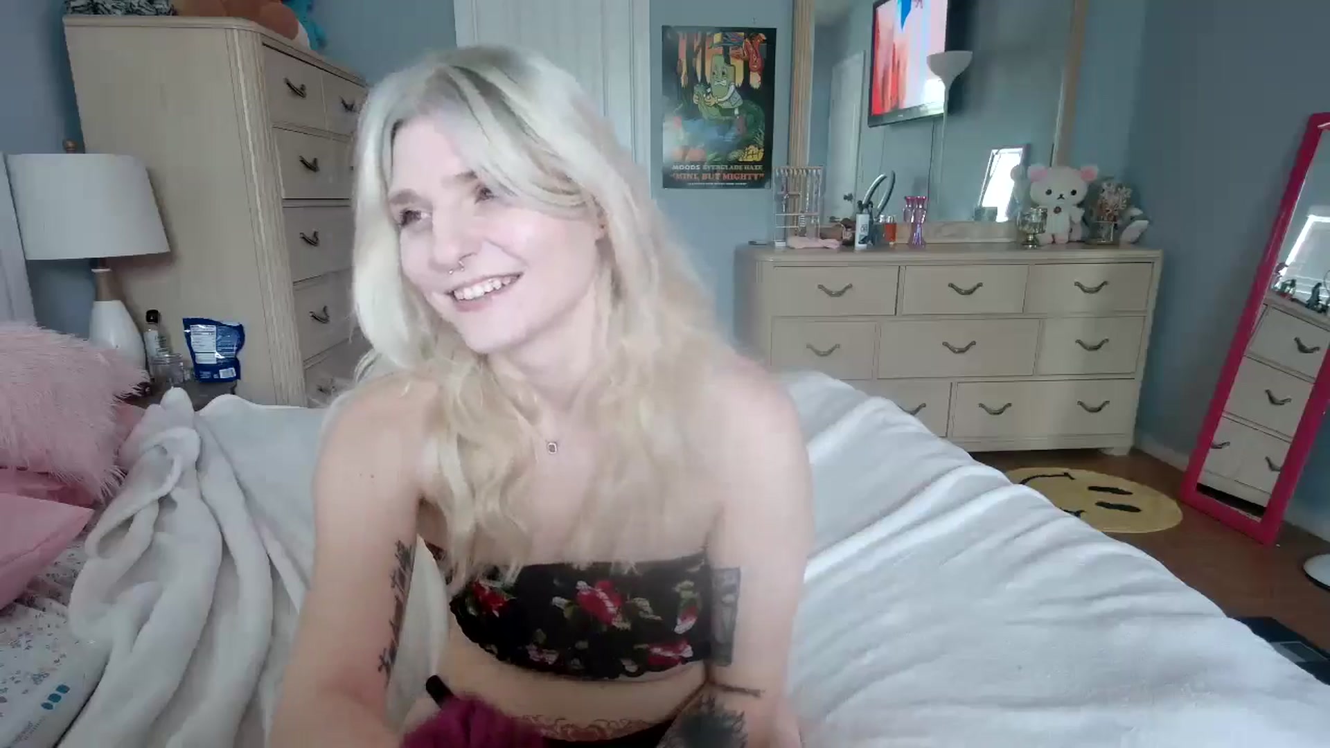 Gallery image thumbnail from DuckChan0's myfreecams stream on, 07/15/2024, 16:17 image 11 of 20