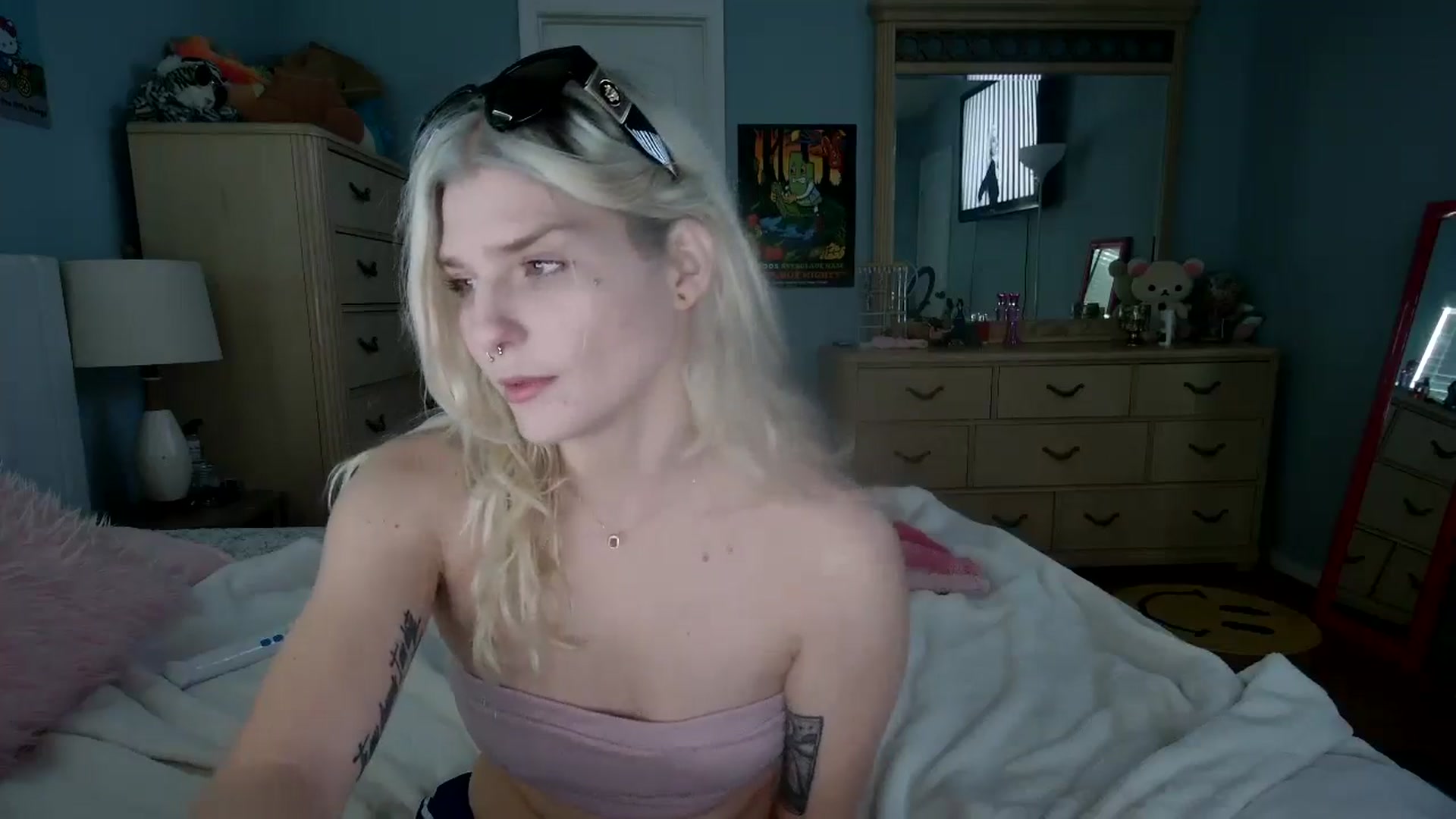 Gallery image thumbnail from DuckChan0's myfreecams stream on, 07/16/2024, 14:54 image 4 of 20