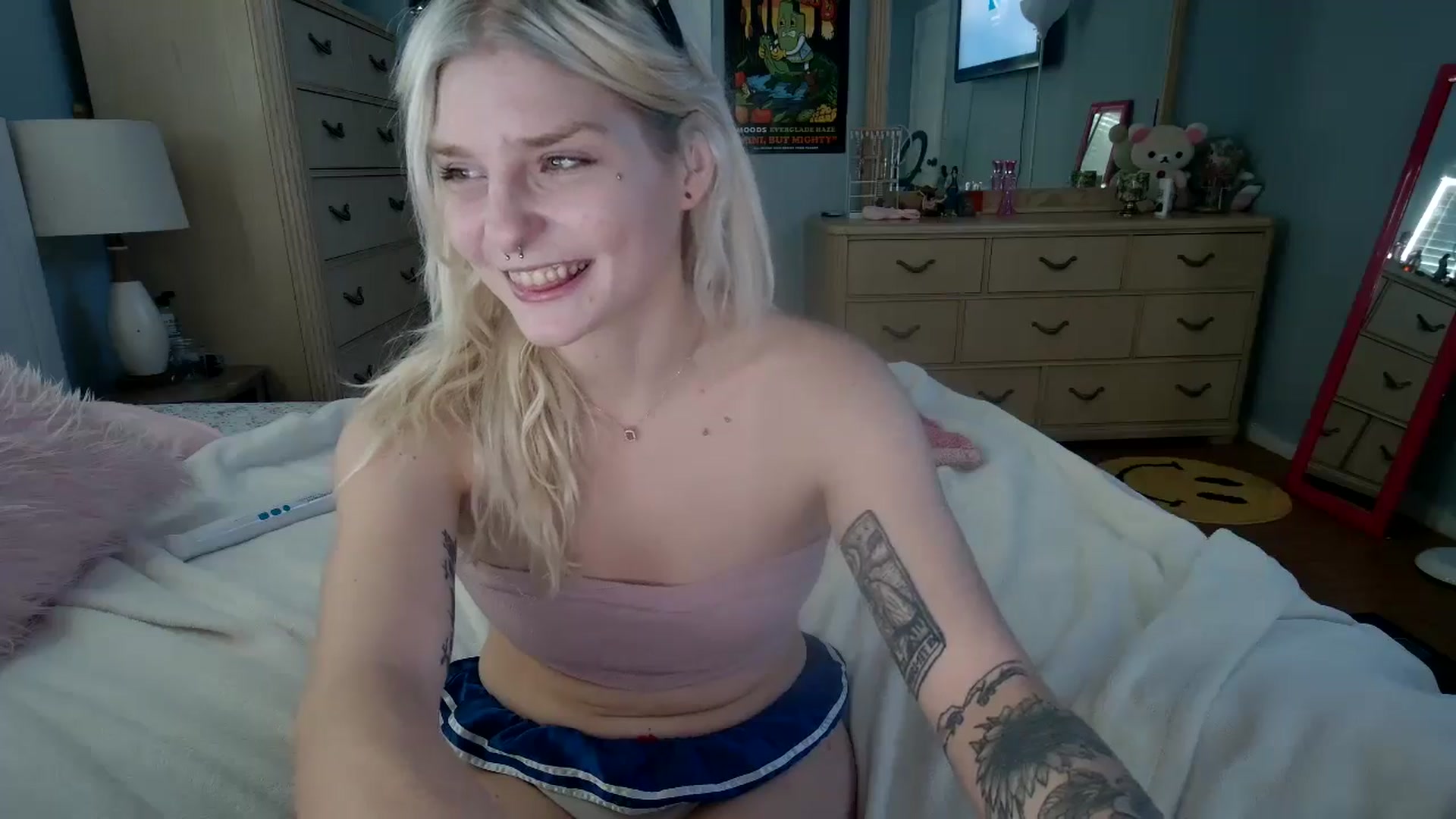 Gallery image thumbnail from DuckChan0's myfreecams stream on, 07/16/2024, 15:08 image 15 of 20
