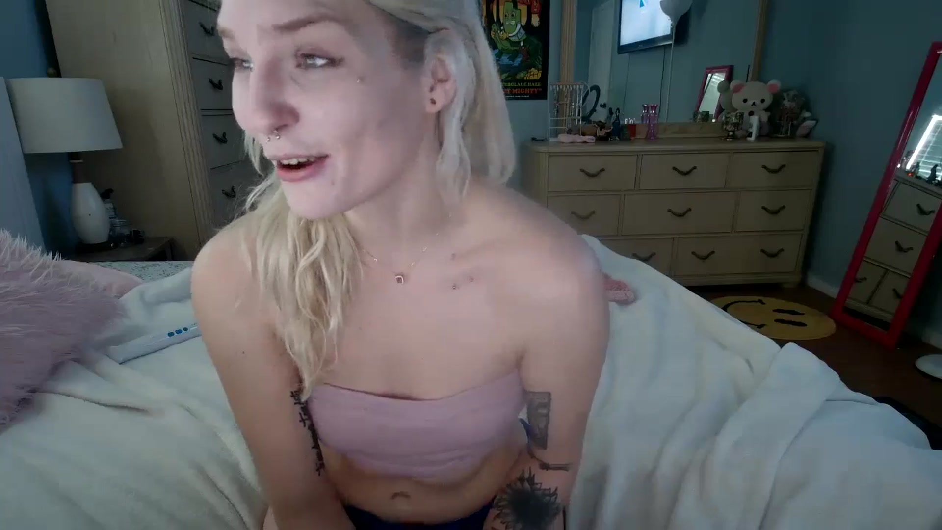 Gallery image thumbnail from DuckChan0's myfreecams stream on, 07/16/2024, 15:08 image 14 of 20
