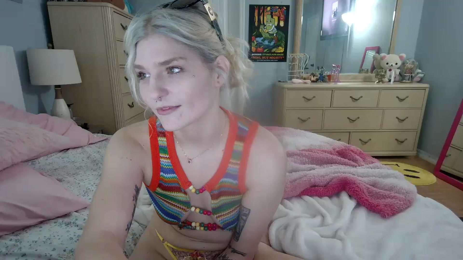 Gallery image thumbnail from DuckChan0's myfreecams stream on, 07/17/2024, 16:53 image 9 of 20