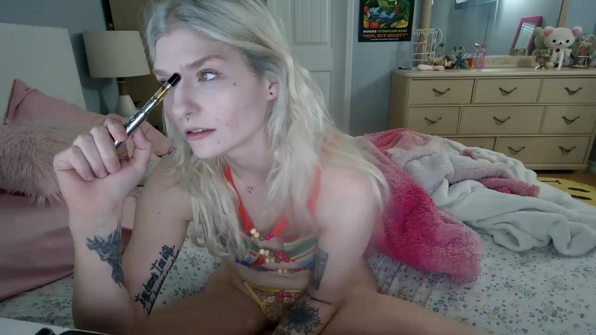 Gallery image thumbnail from DuckChan0's myfreecams stream on, 07/17/2024, 18:48 image 20 of 20