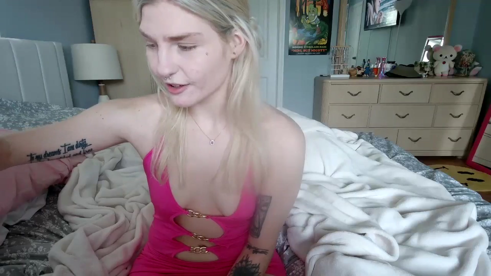 Gallery image thumbnail from DuckChan0's myfreecams stream on, 07/22/2024, 14:57 image 16 of 20