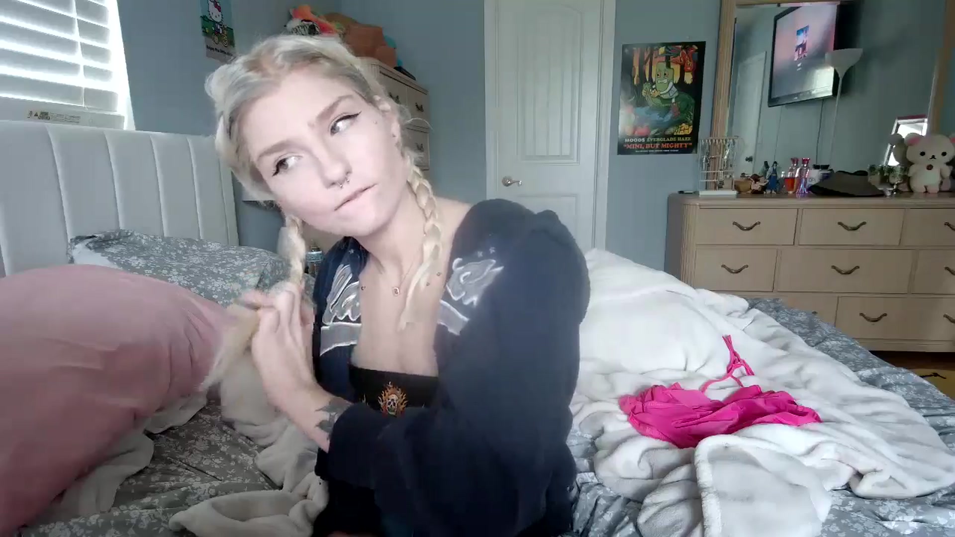 Gallery image thumbnail from DuckChan0's myfreecams stream on, 07/22/2024, 15:35 image 8 of 20