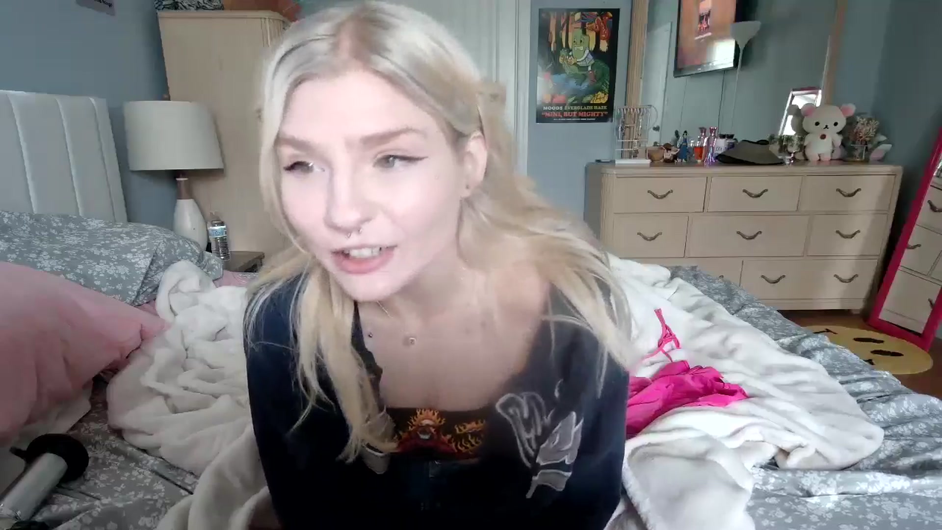 Gallery image thumbnail from DuckChan0's myfreecams stream on, 07/22/2024, 15:35 image 20 of 20