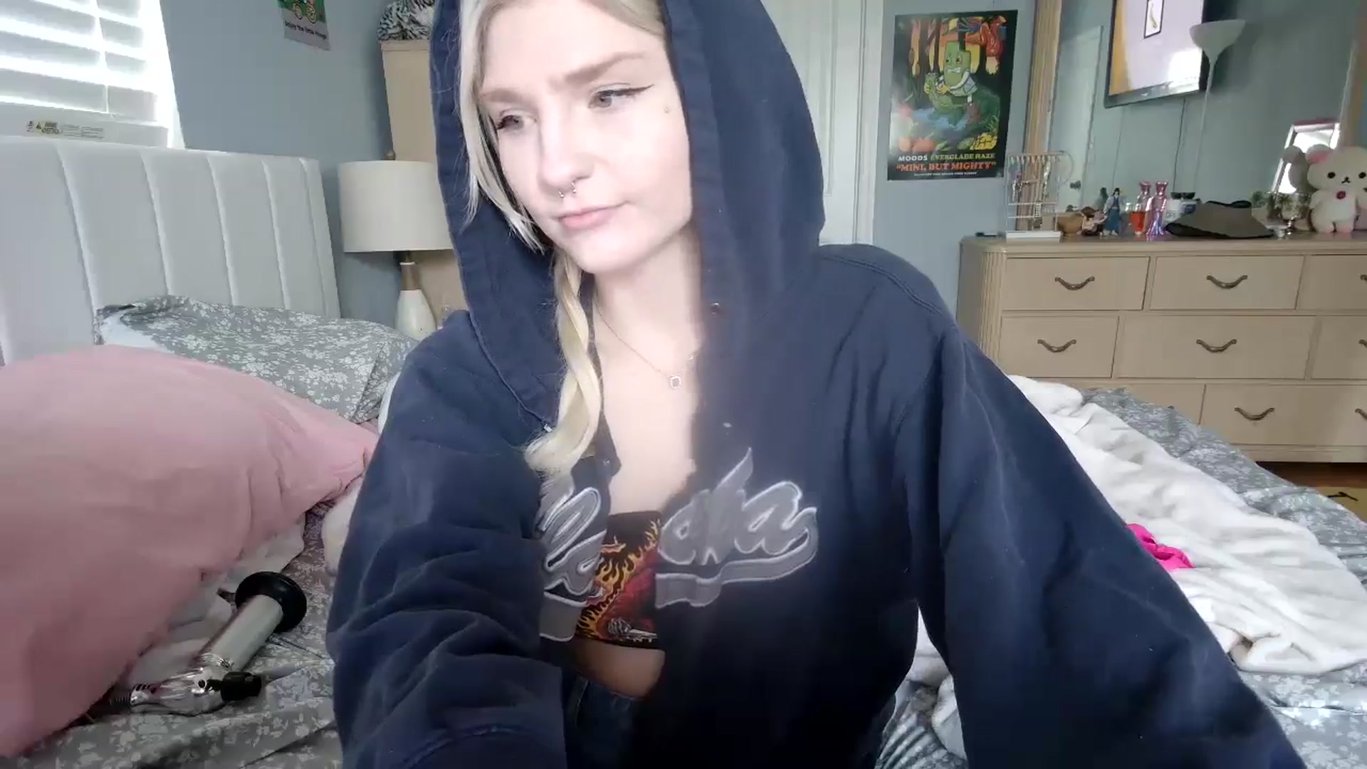 Gallery image thumbnail from DuckChan0's myfreecams stream on, 07/22/2024, 15:35 image 16 of 20