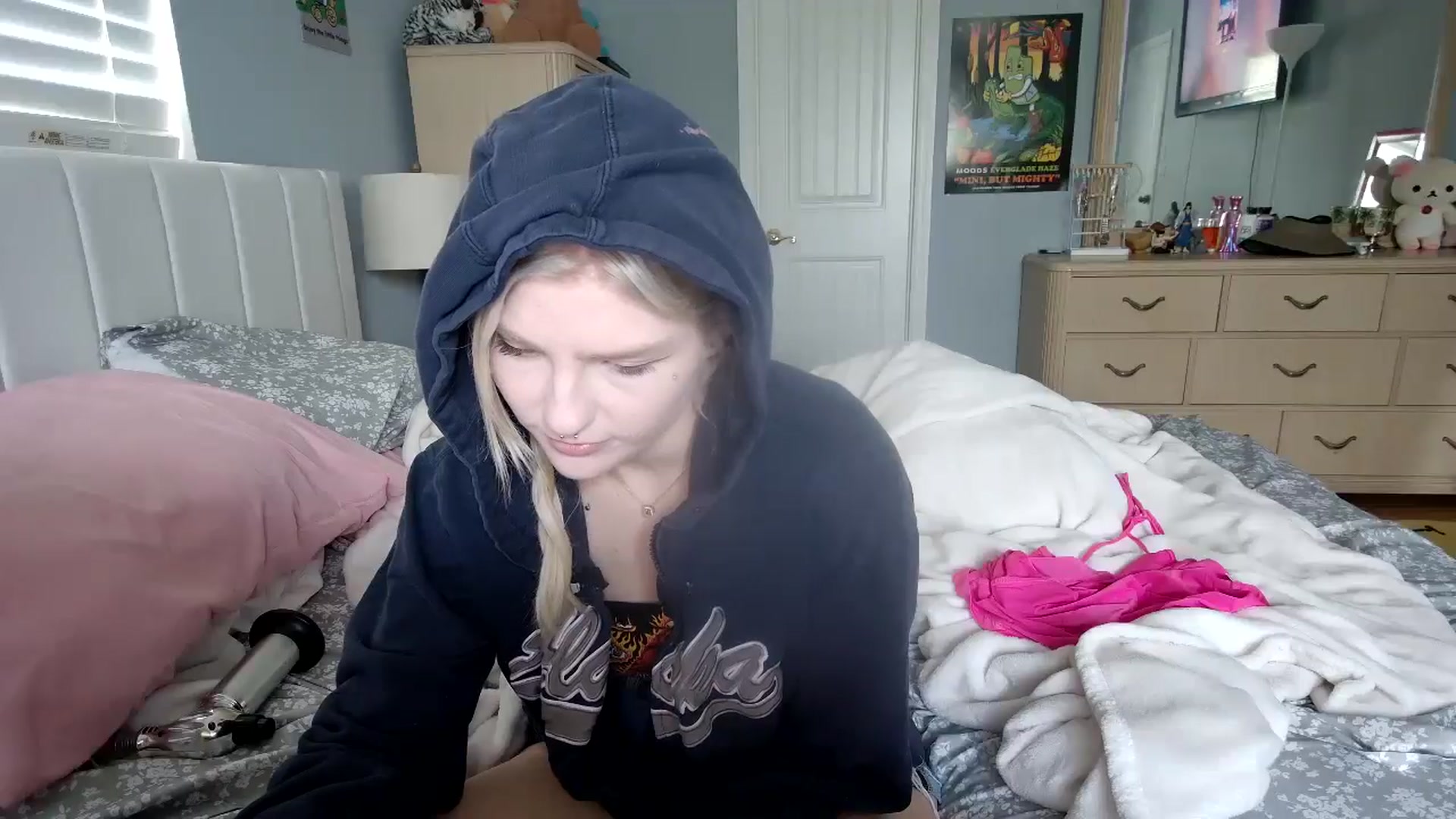 Gallery image thumbnail from DuckChan0's myfreecams stream on, 07/22/2024, 15:35 image 15 of 20