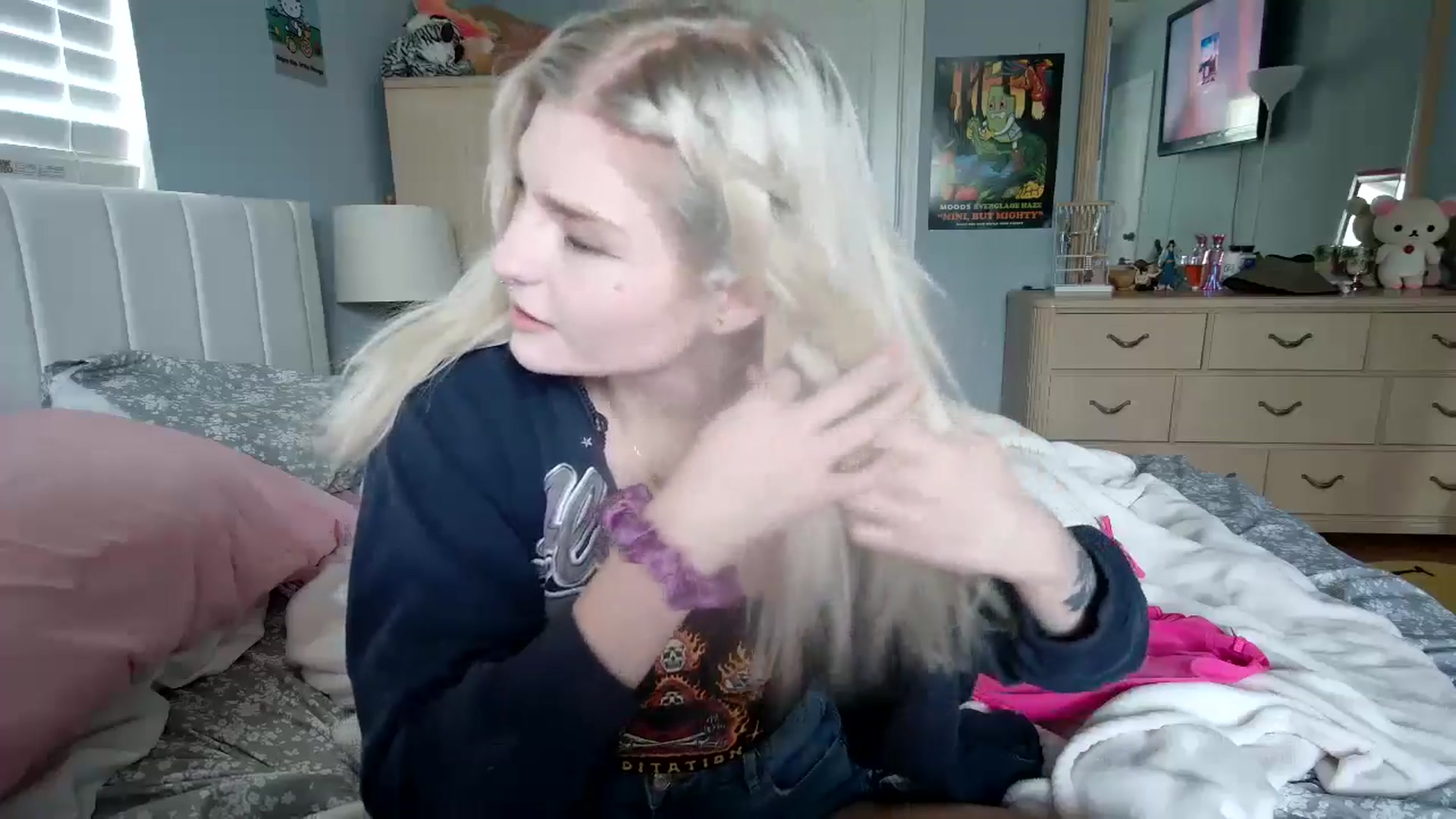 Gallery image thumbnail from DuckChan0's myfreecams stream on, 07/22/2024, 15:35 image 6 of 20