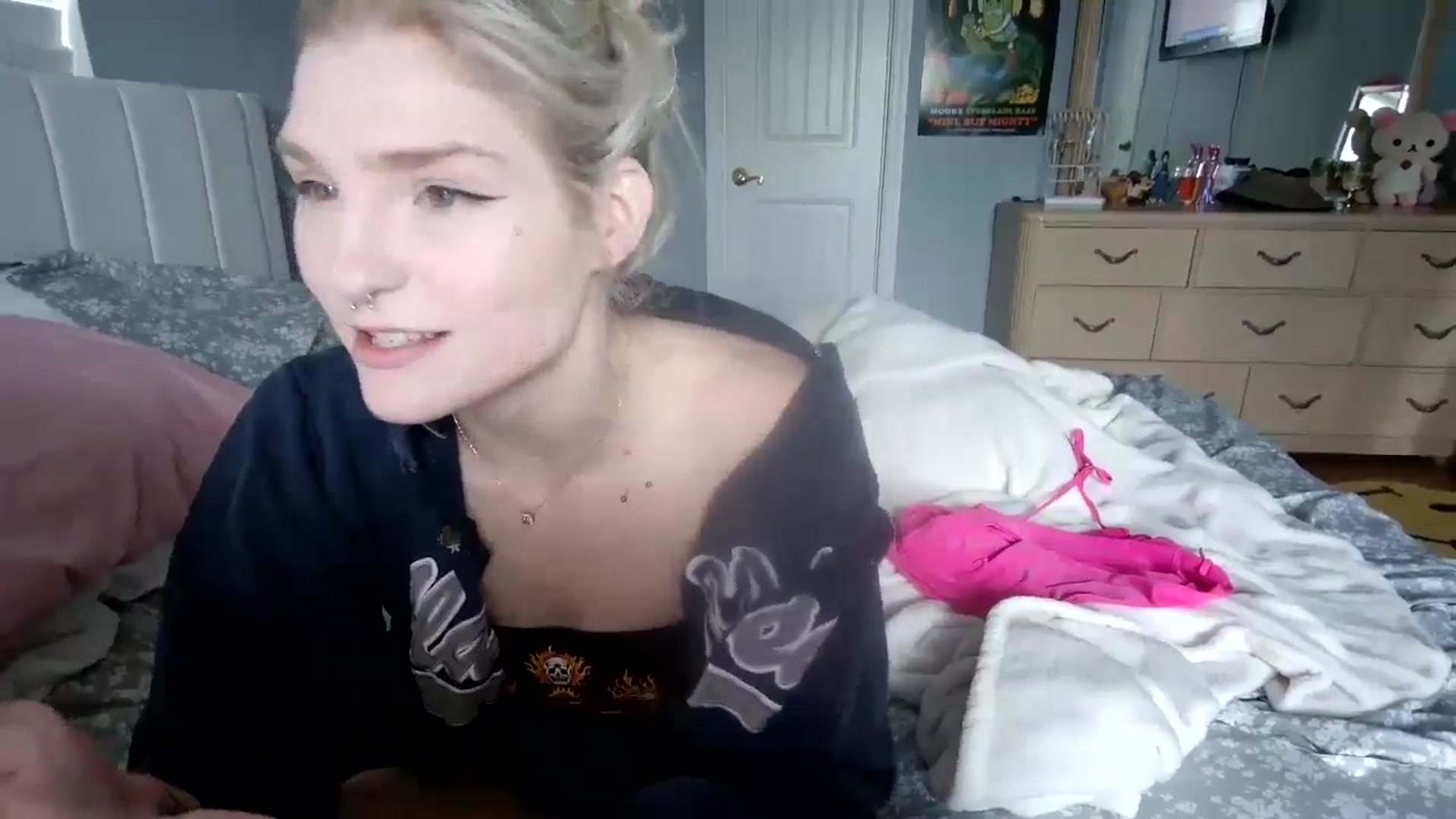 Gallery image thumbnail from DuckChan0's myfreecams stream on, 07/22/2024, 15:35 image 3 of 20