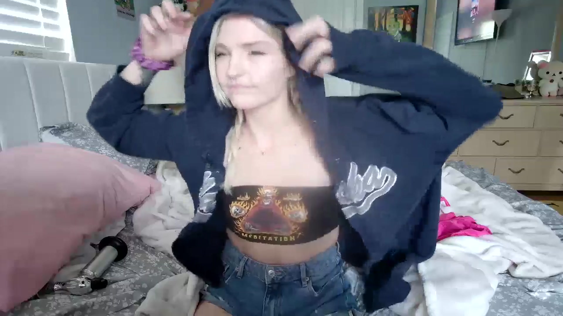 Gallery image thumbnail from DuckChan0's myfreecams stream on, 07/22/2024, 15:35 image 14 of 20