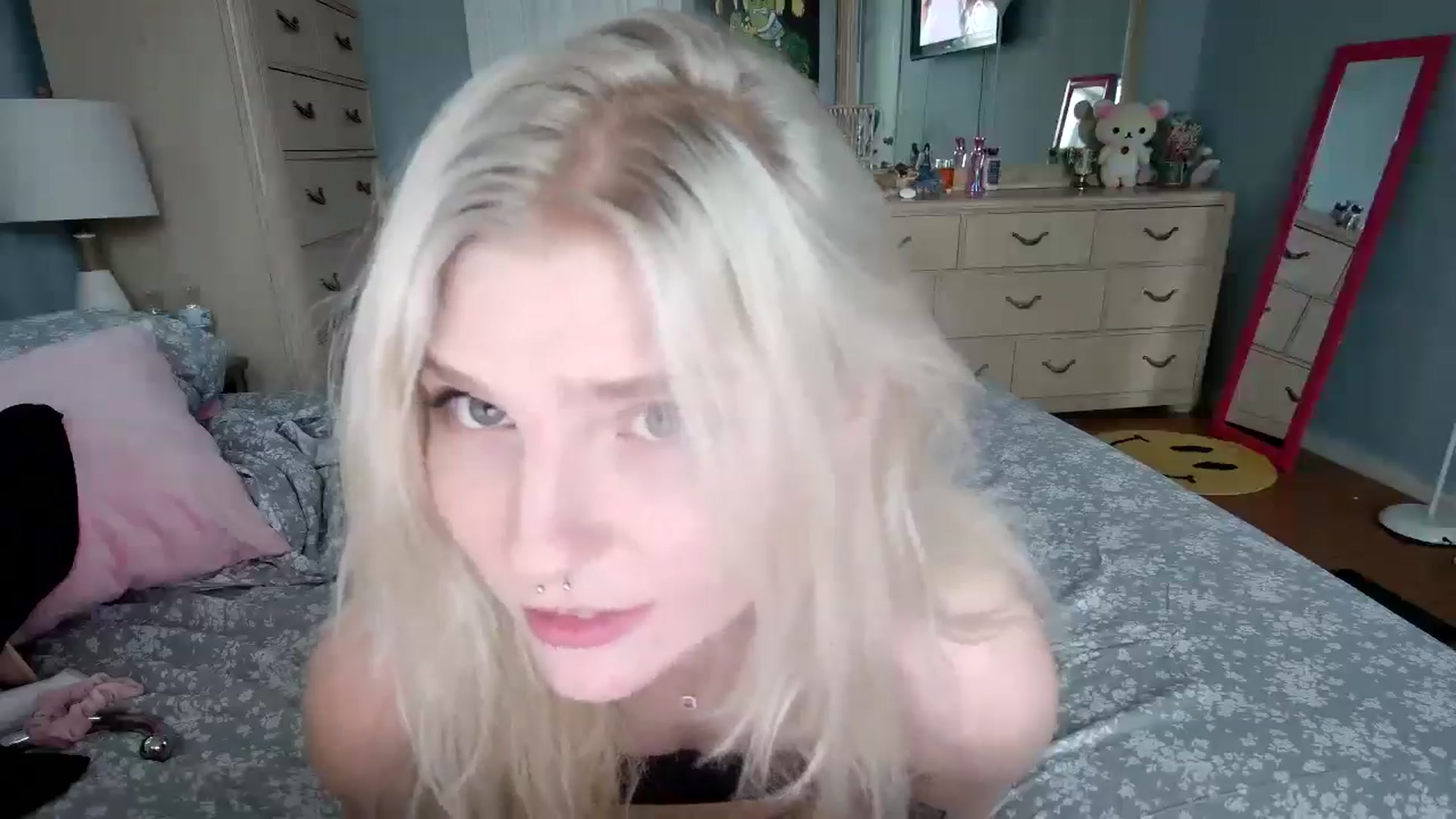 Gallery image thumbnail from DuckChan0's myfreecams stream on, 07/23/2024, 16:28 image 15 of 20