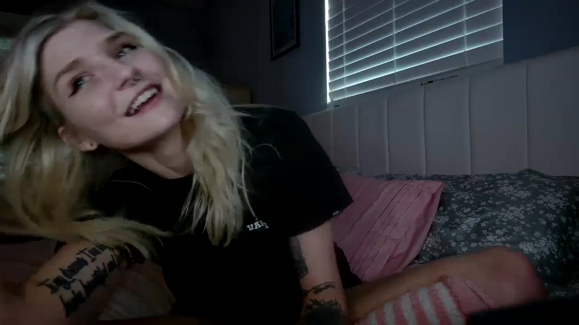 Gallery image thumbnail from DuckChan0's myfreecams stream on, 07/23/2024, 22:53 image 15 of 20