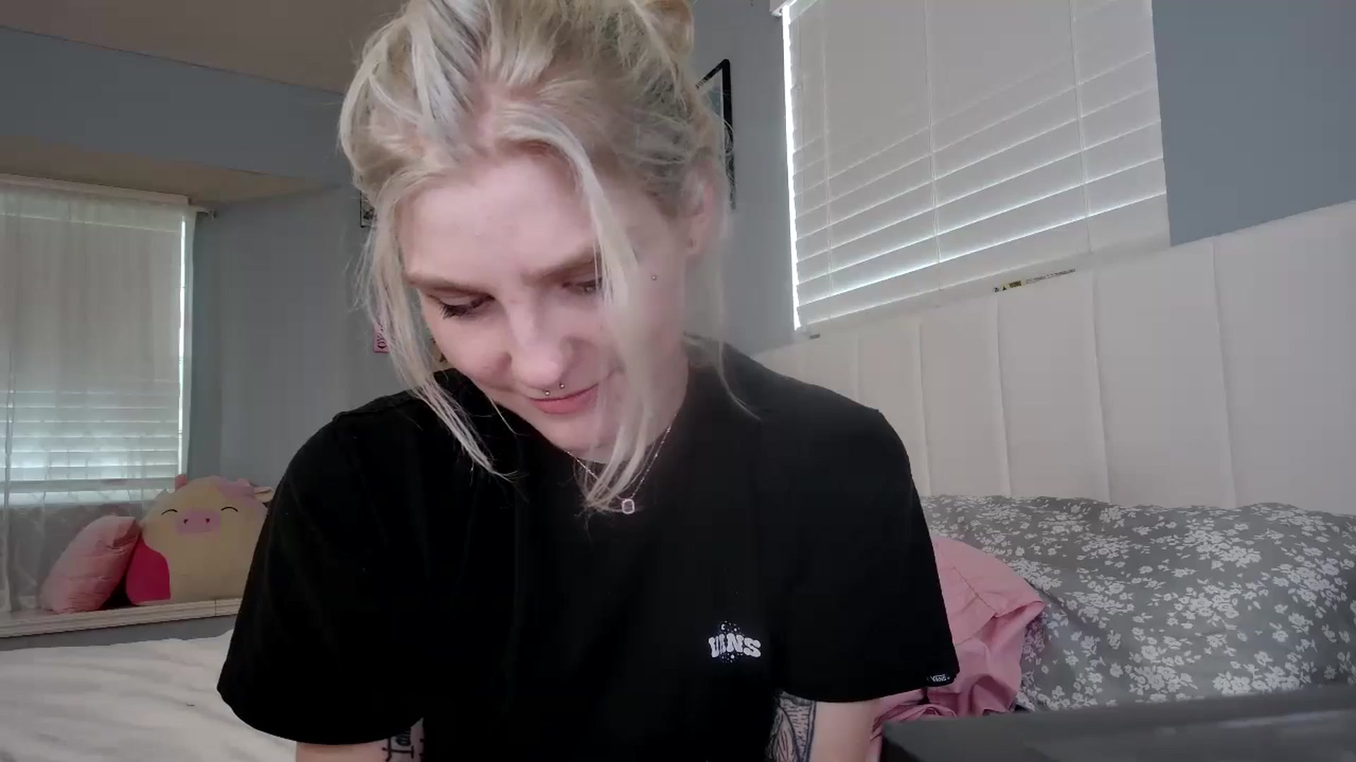 Gallery image thumbnail from DuckChan0's myfreecams stream on, 07/23/2024, 23:17 image 15 of 20